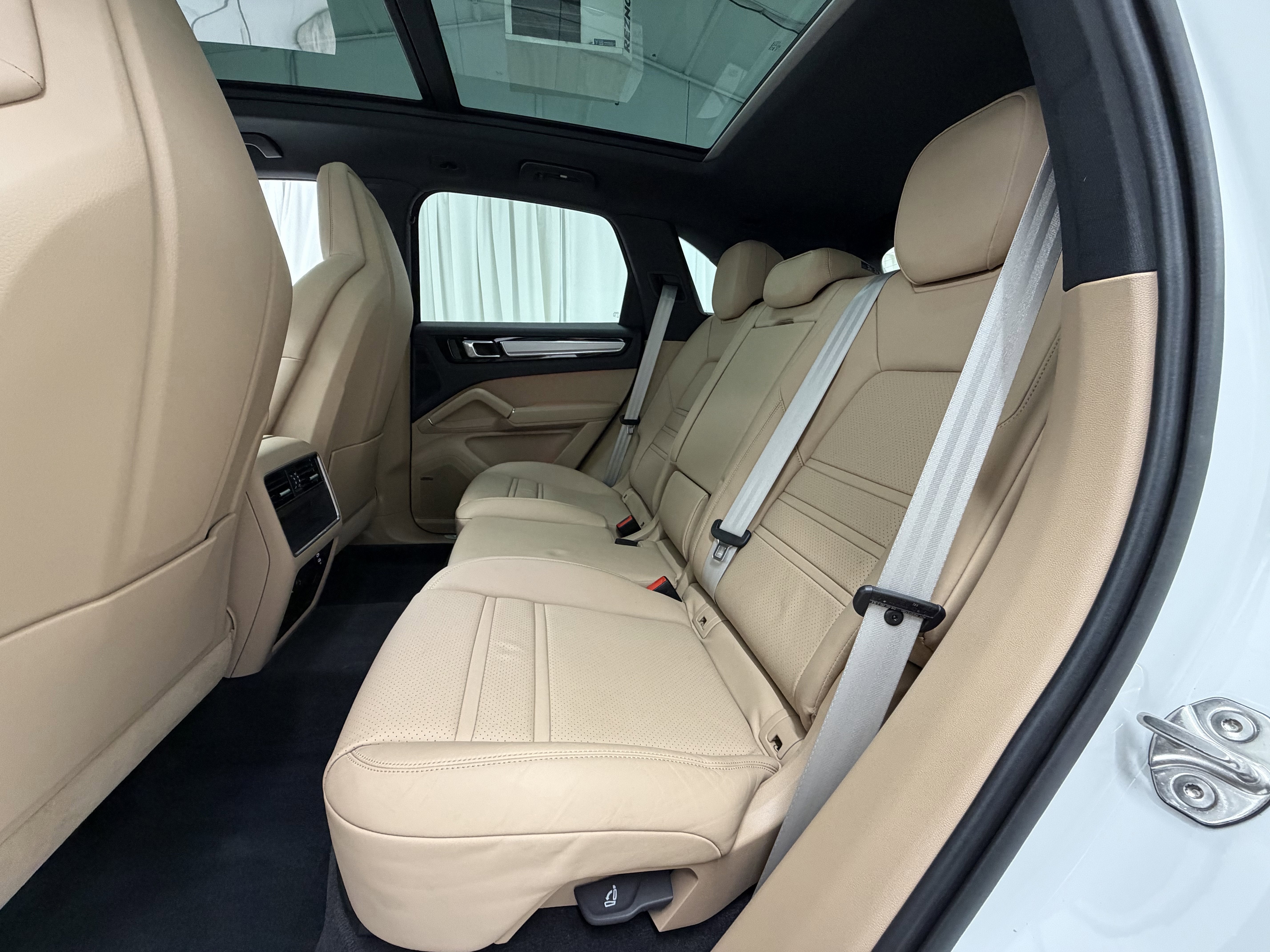 2023 Porsche Cayenne Platinum Edition