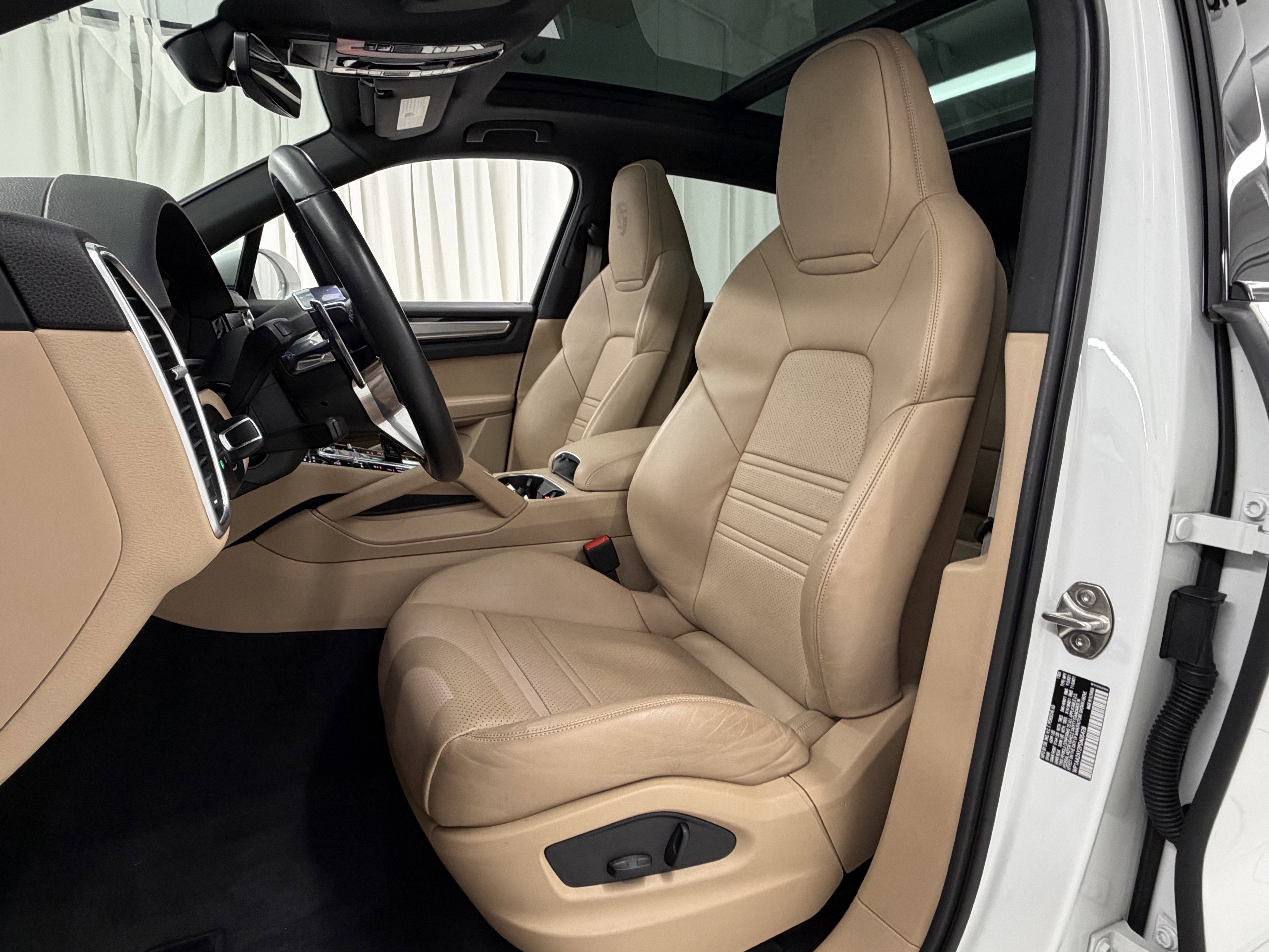 2023 Porsche Cayenne Platinum Edition