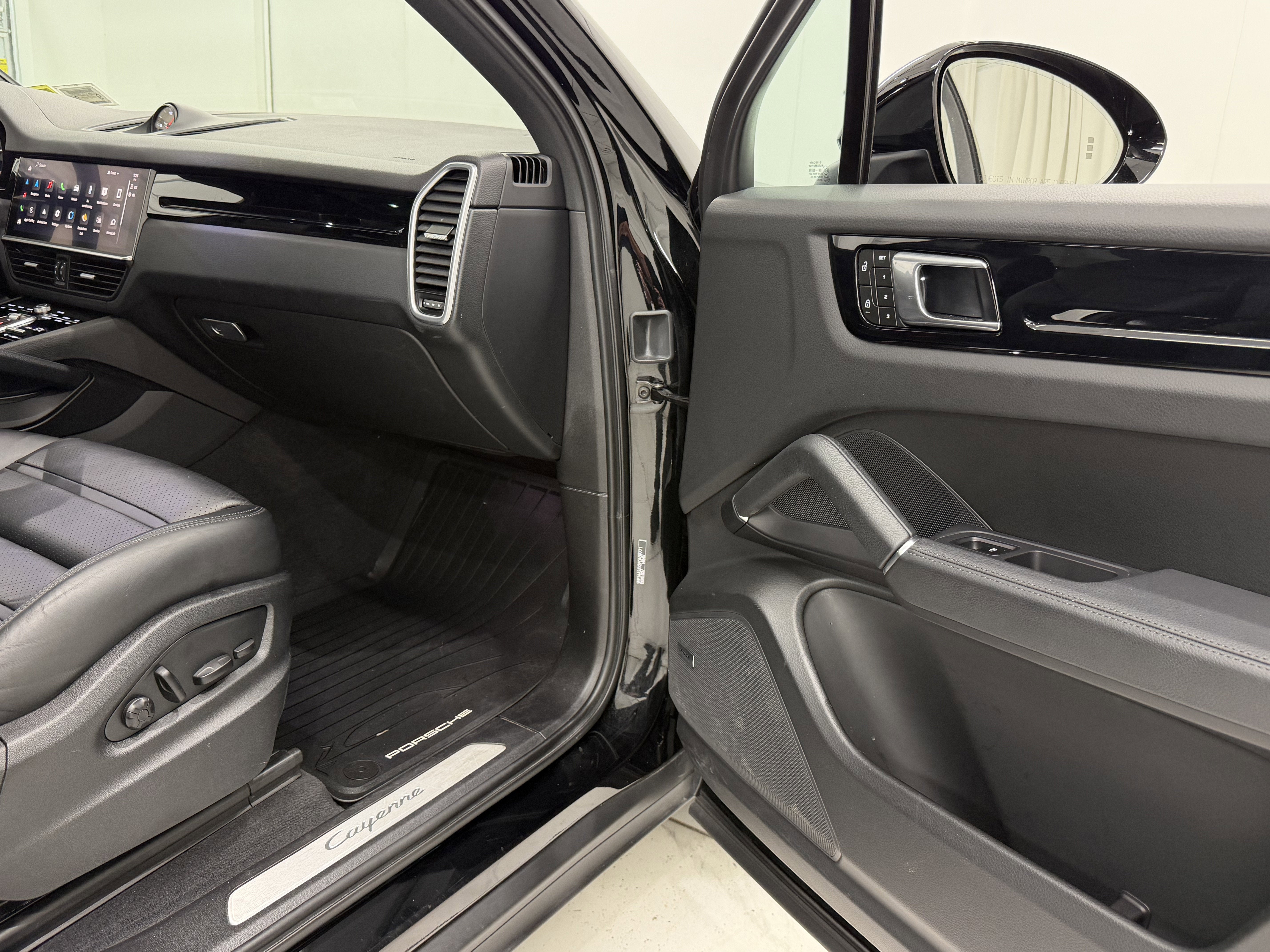 2023 Porsche Cayenne Base