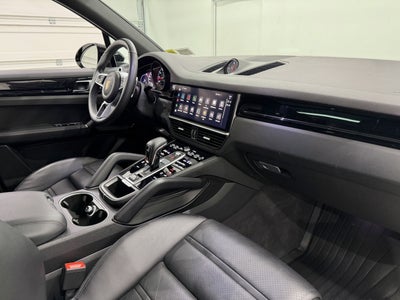 2023 Porsche Cayenne Base