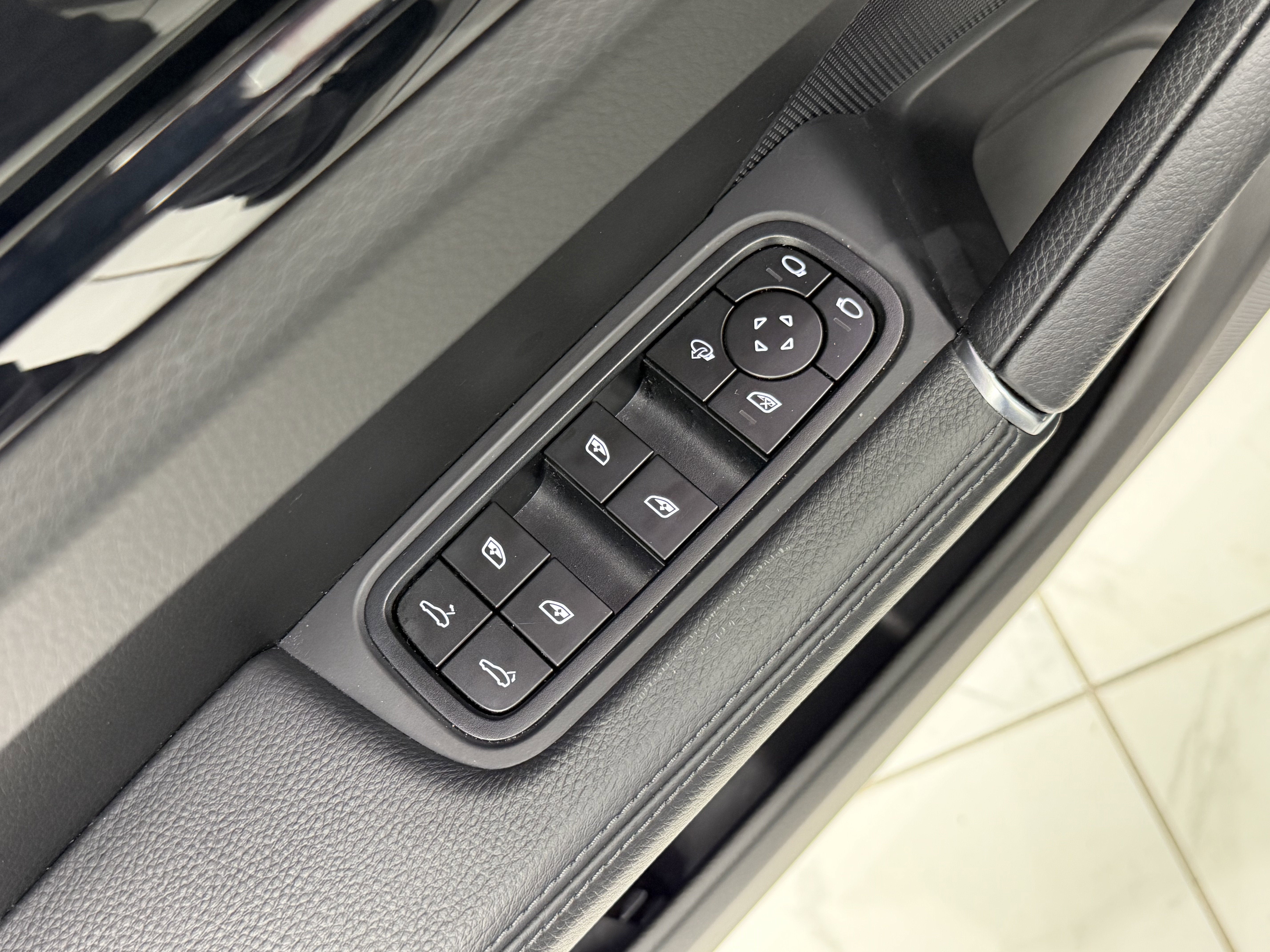 2023 Porsche Cayenne Base