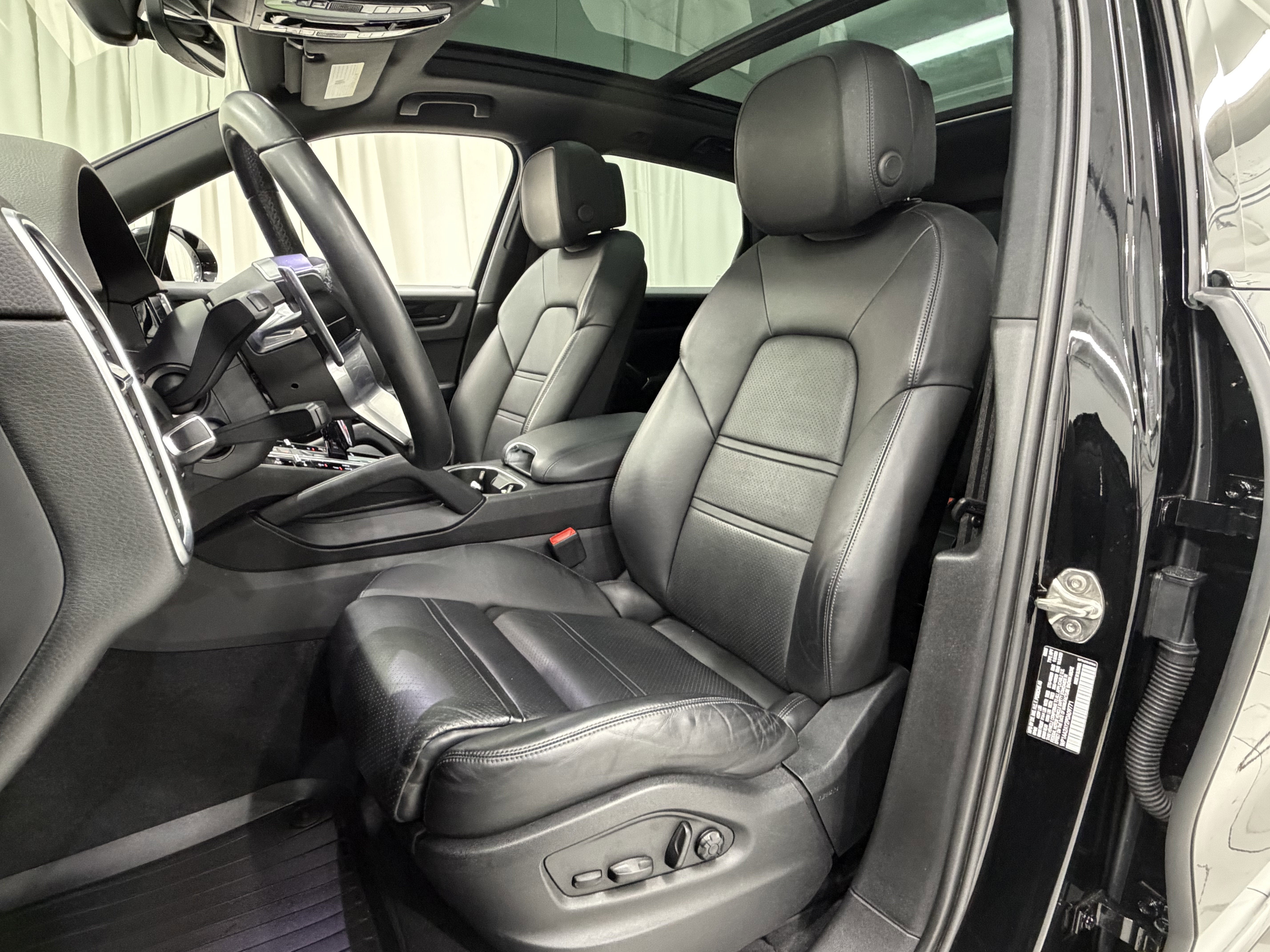 2023 Porsche Cayenne Base