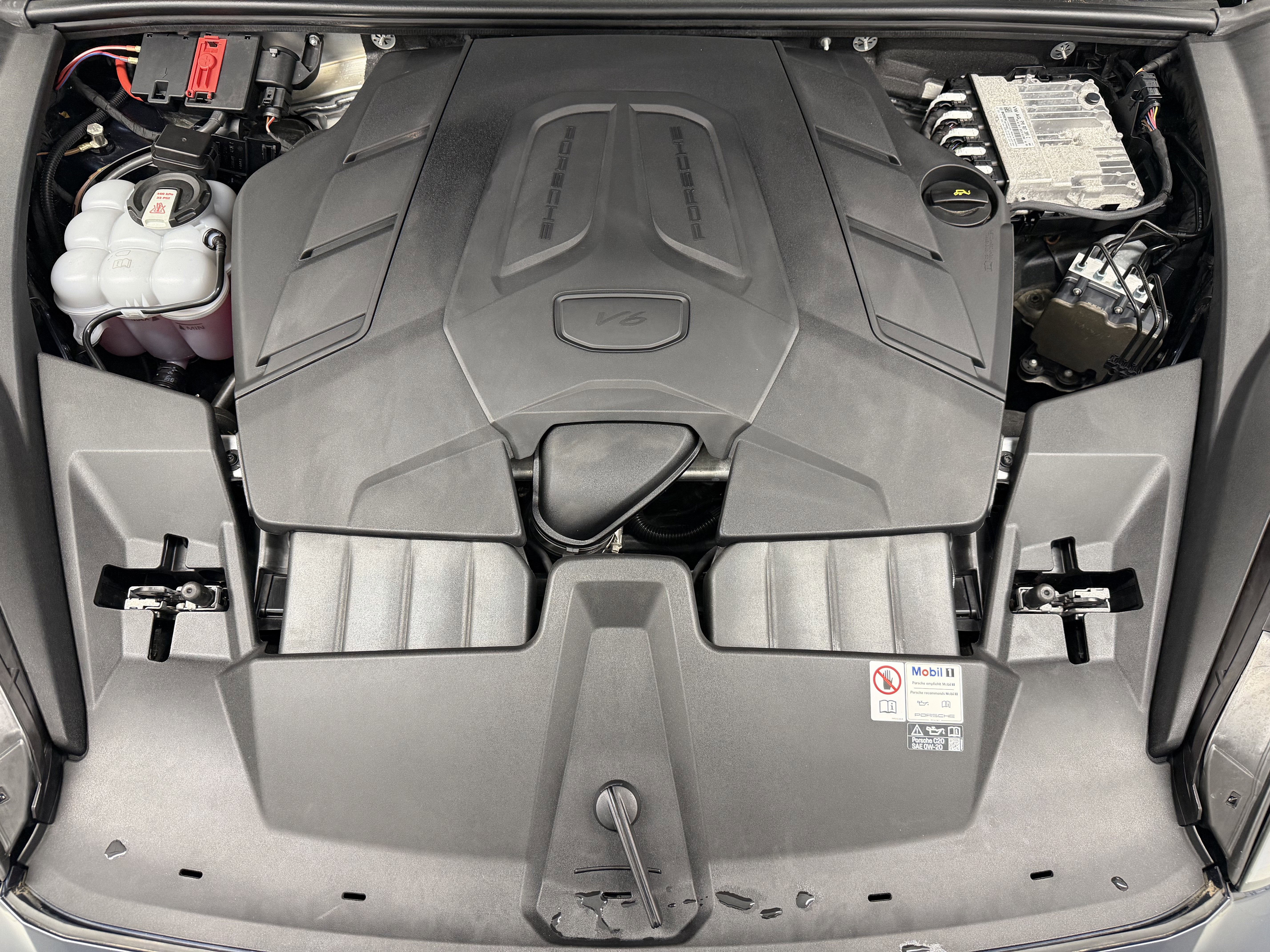 2024 Porsche Cayenne AWD