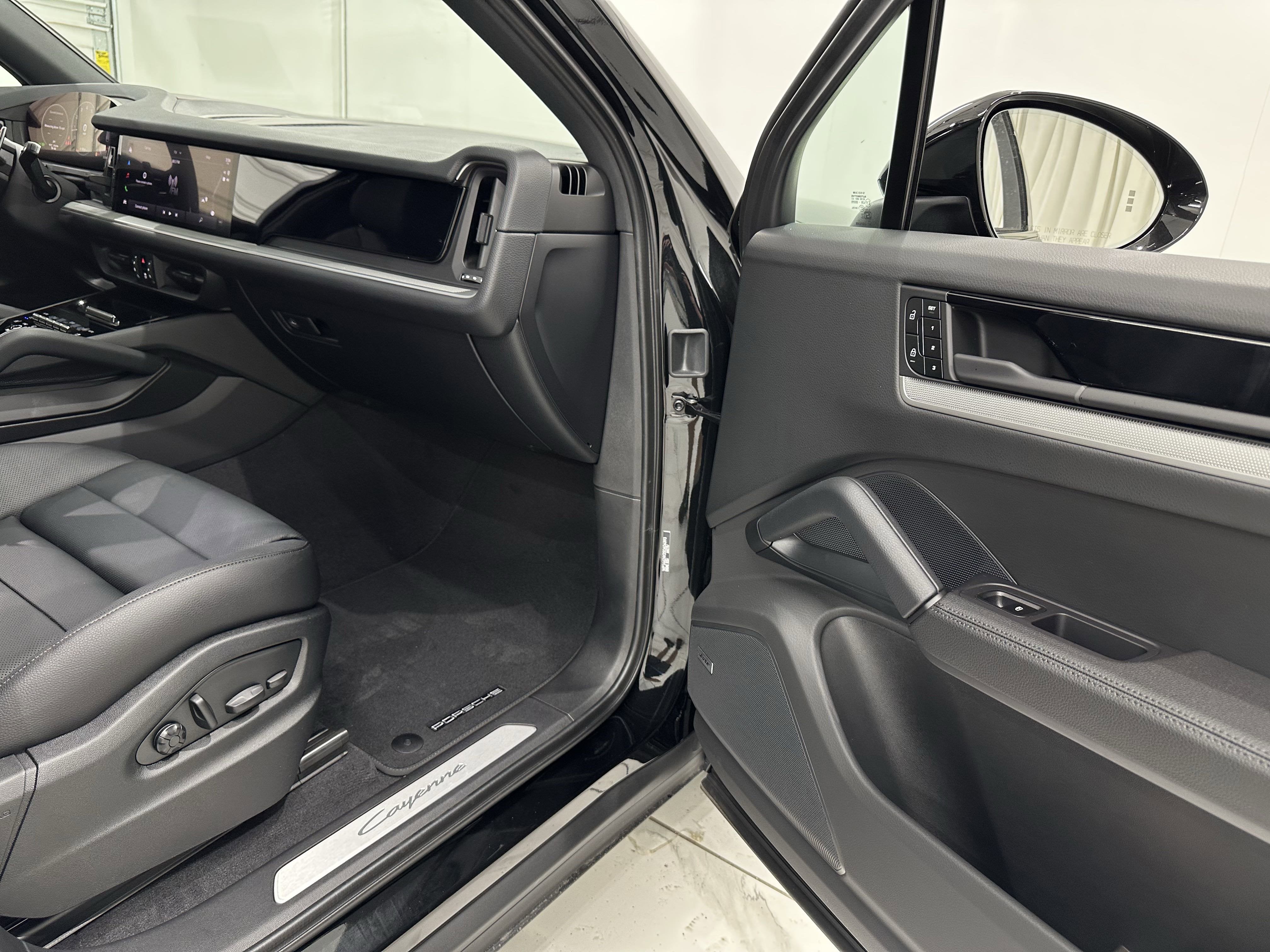 2025 Porsche Cayenne AWD