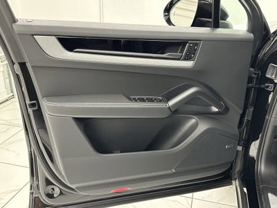 2025 Porsche Cayenne AWD
