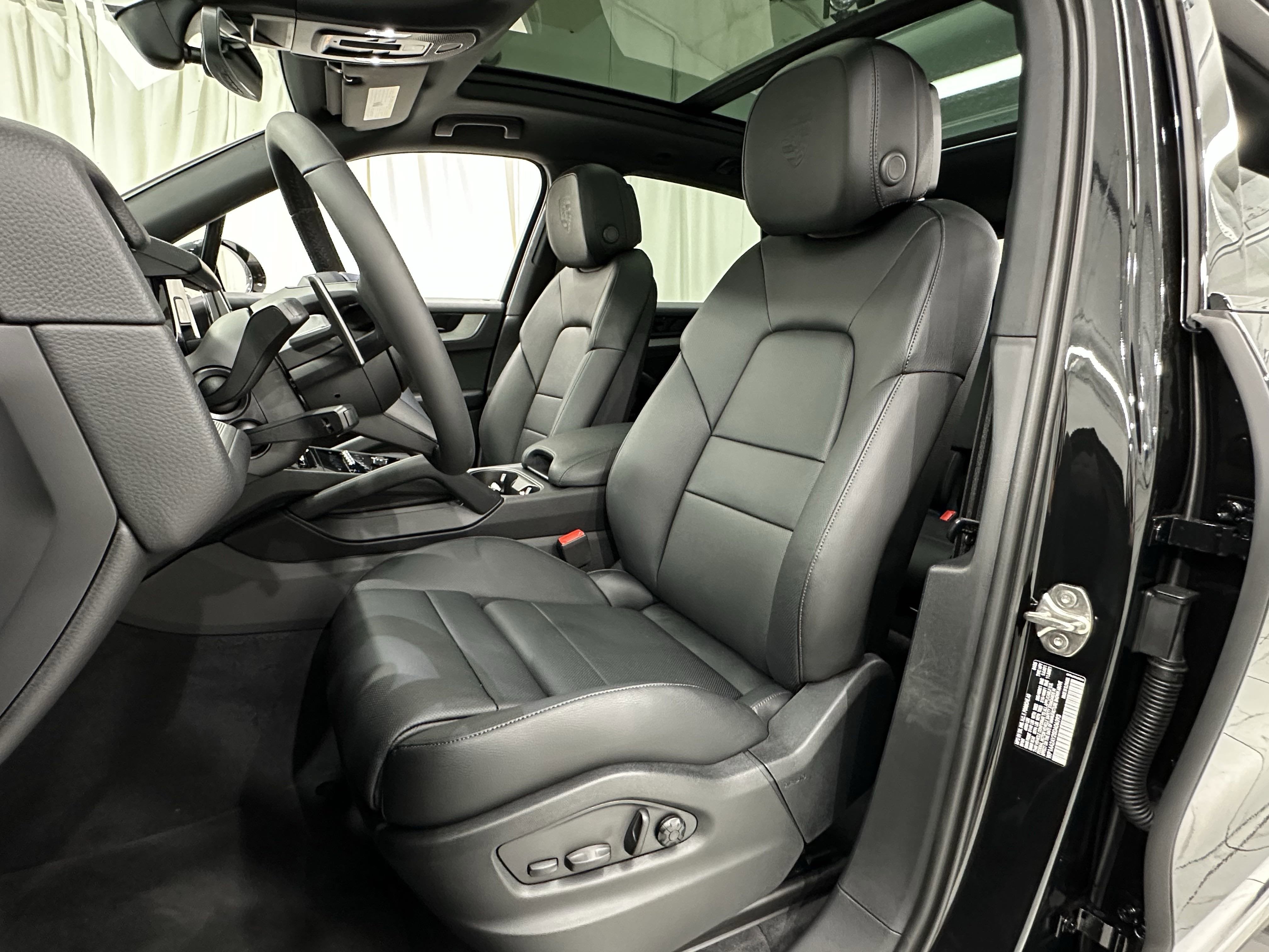 2025 Porsche Cayenne AWD