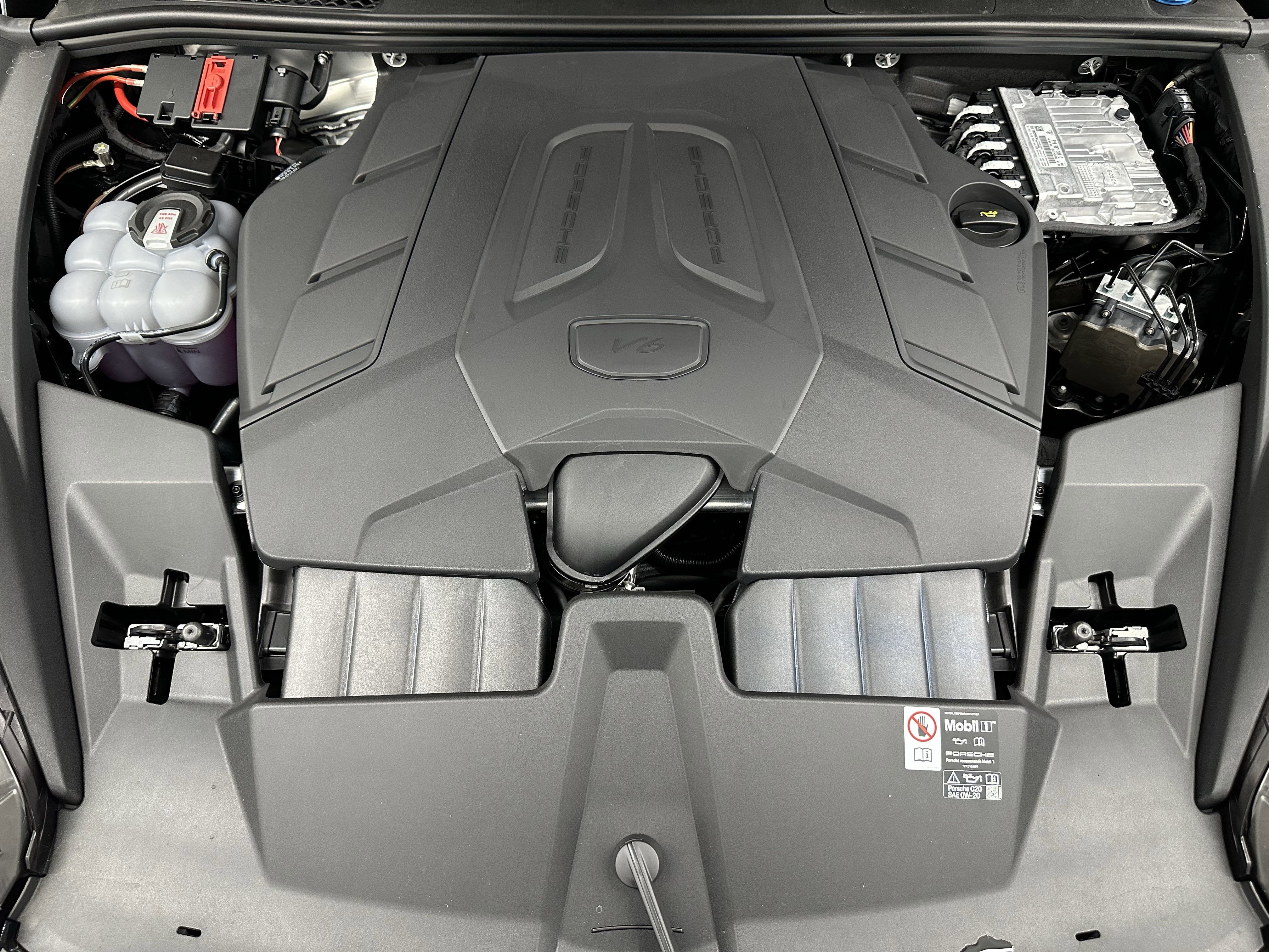 2025 Porsche Cayenne AWD