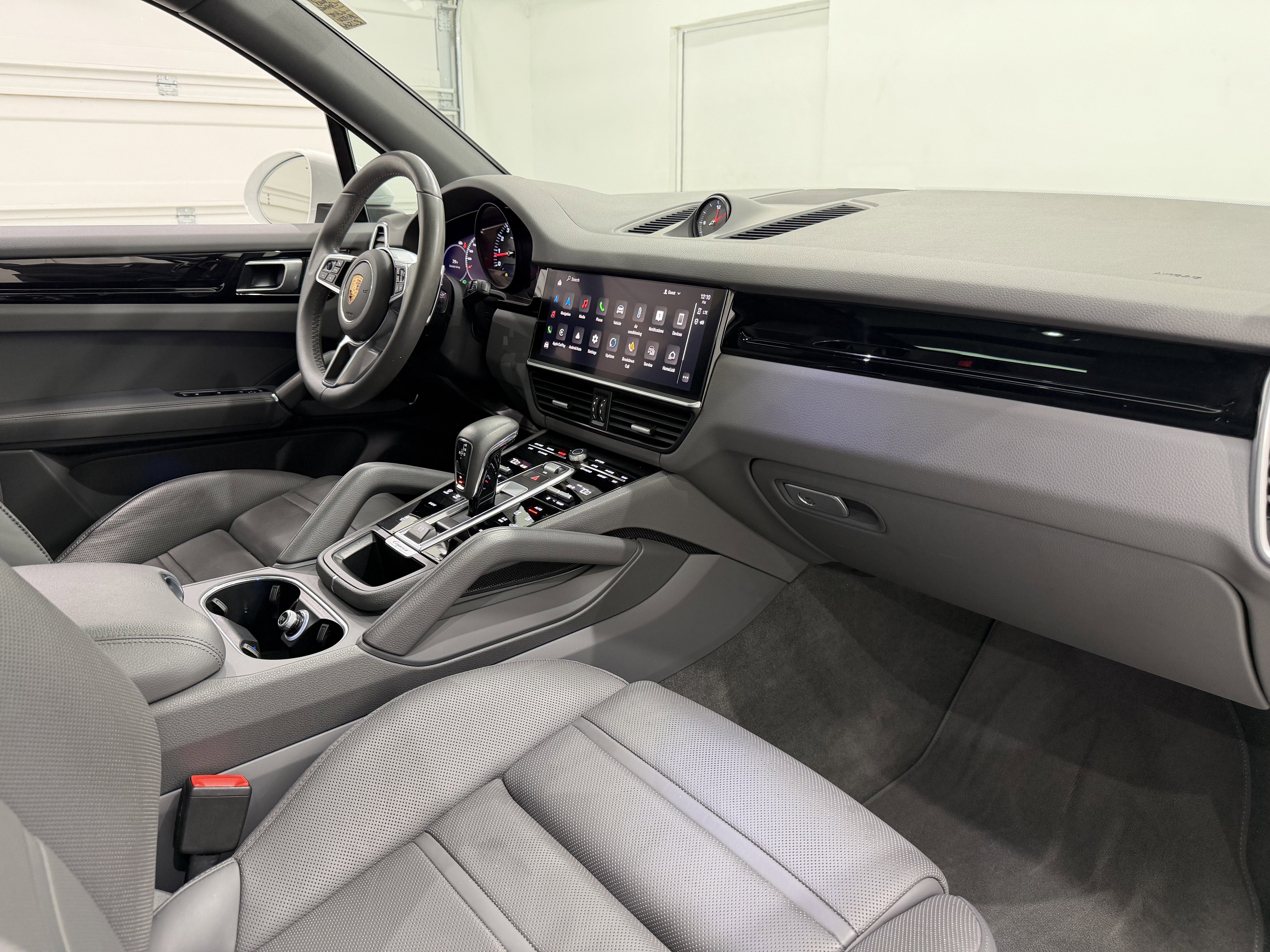 2023 Porsche Cayenne Base