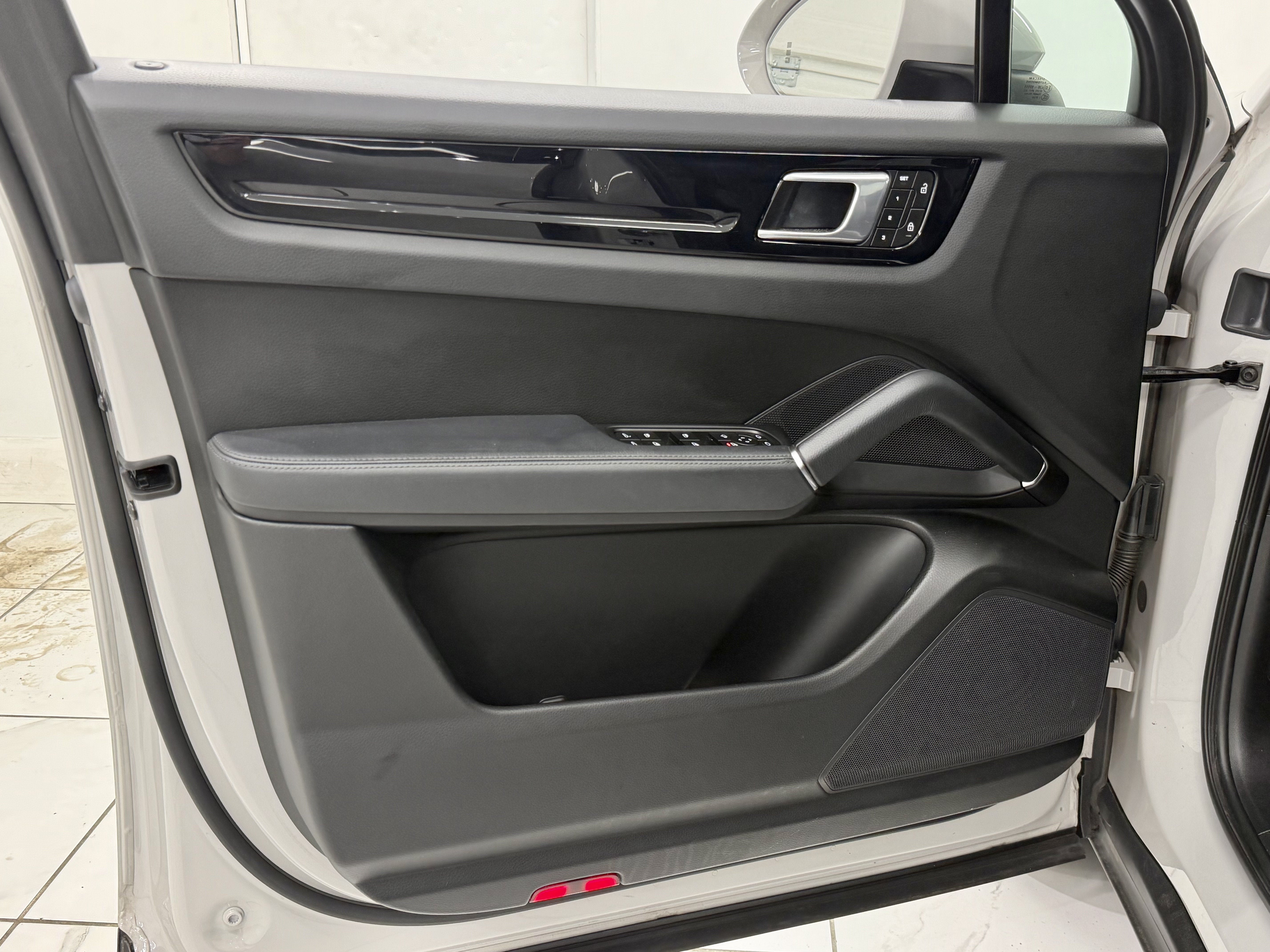 2023 Porsche Cayenne Base