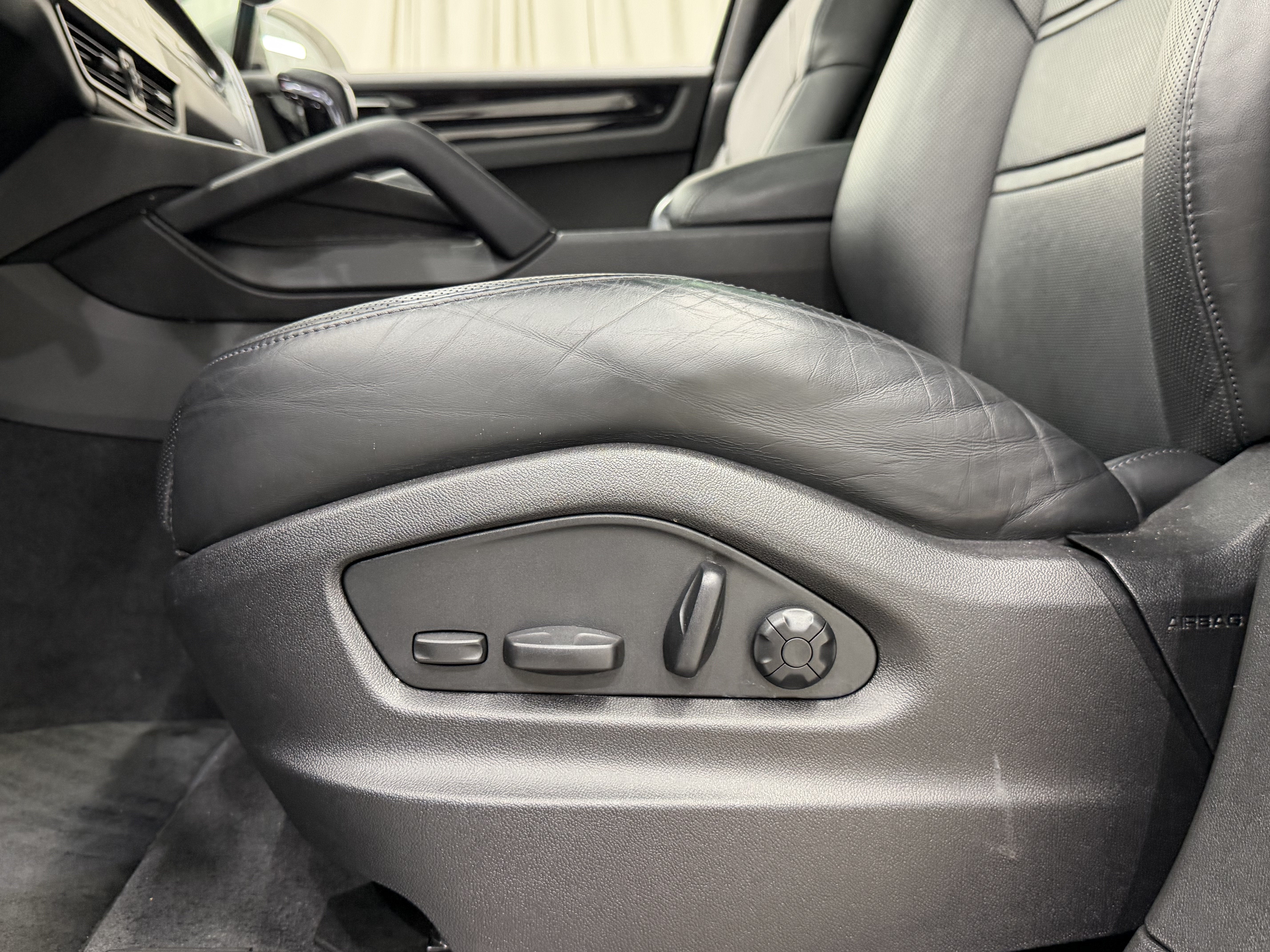 2023 Porsche Cayenne Base
