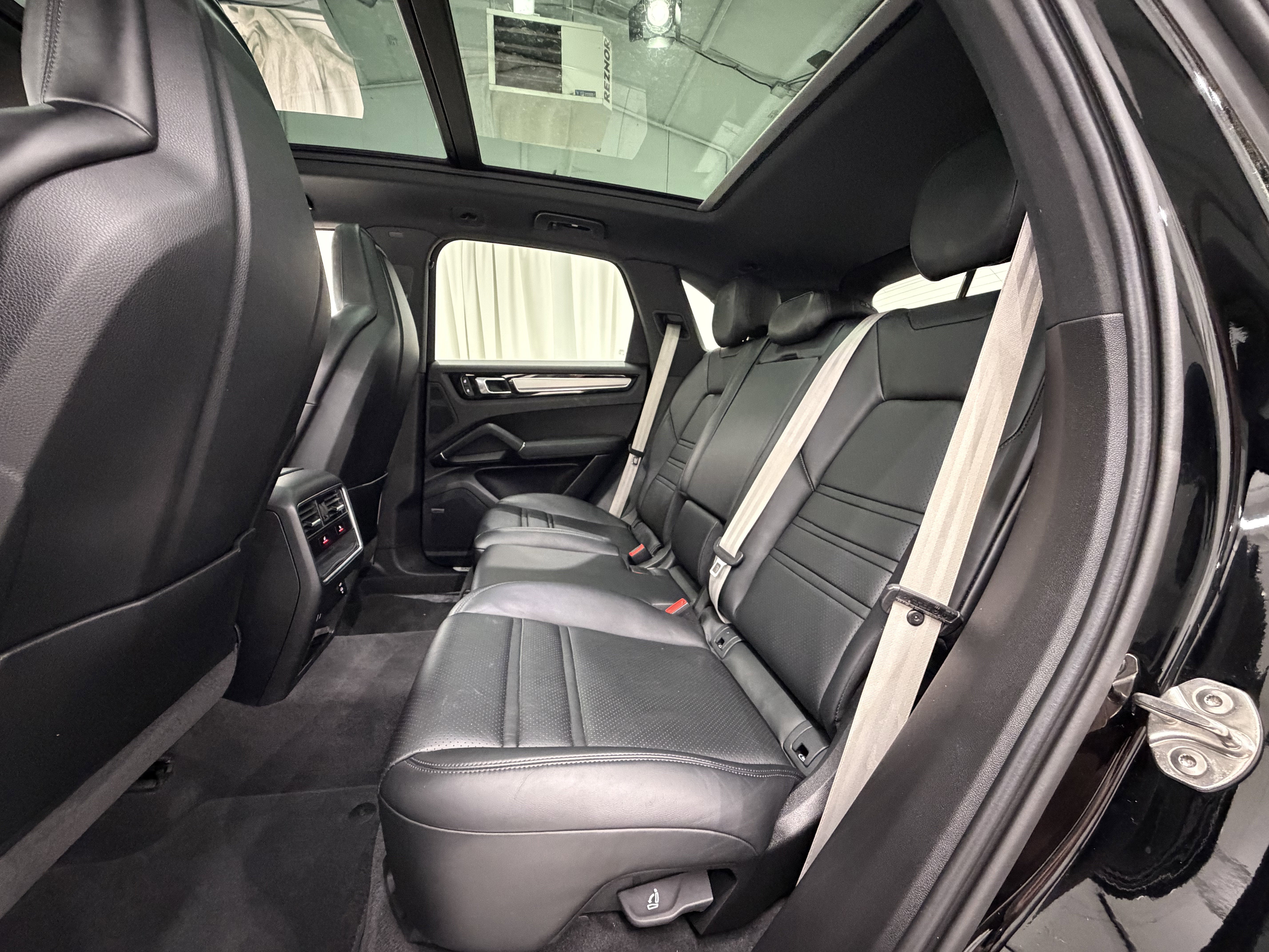 2023 Porsche Cayenne Platinum Edition