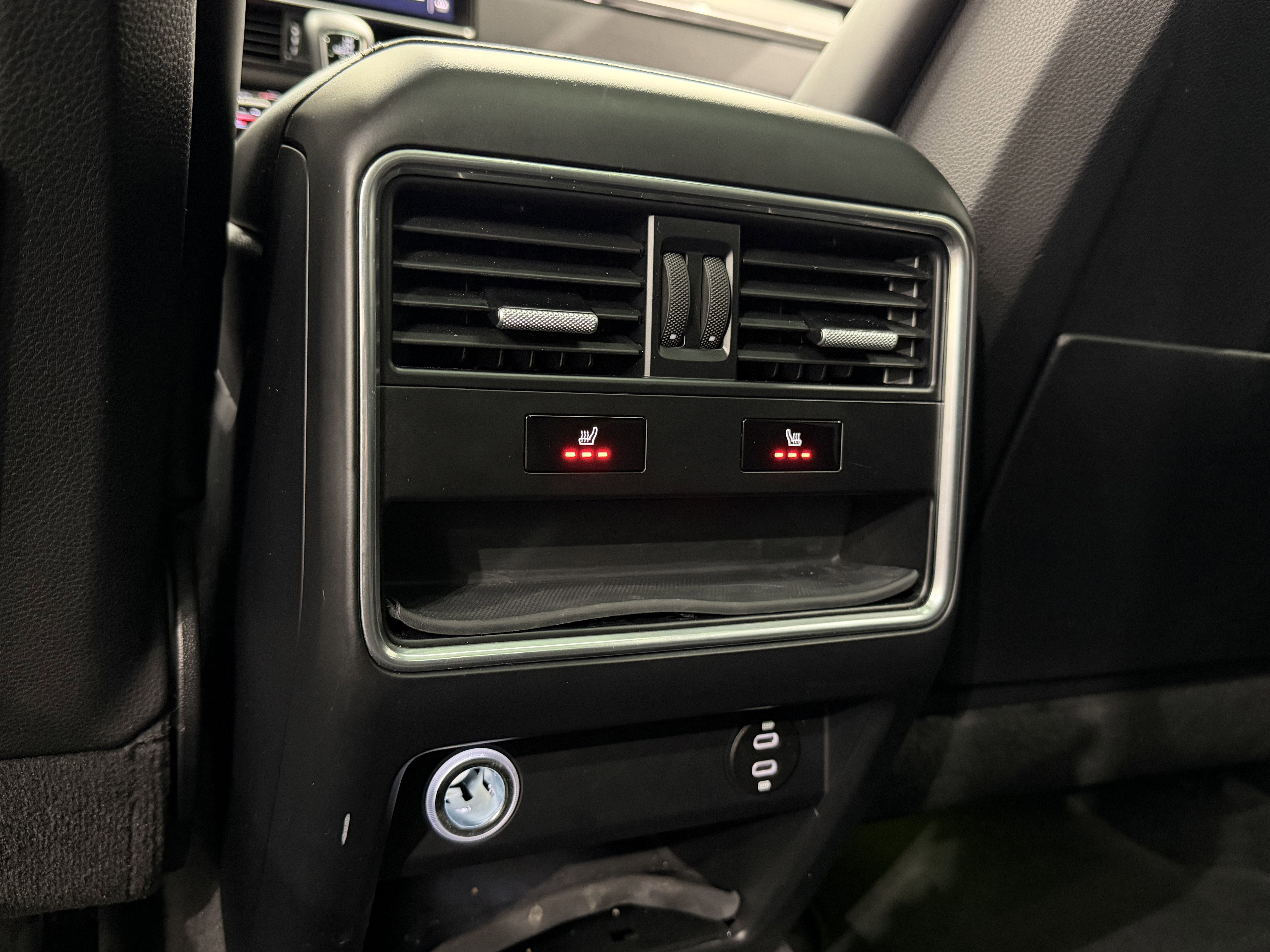 2023 Porsche Cayenne Platinum Edition