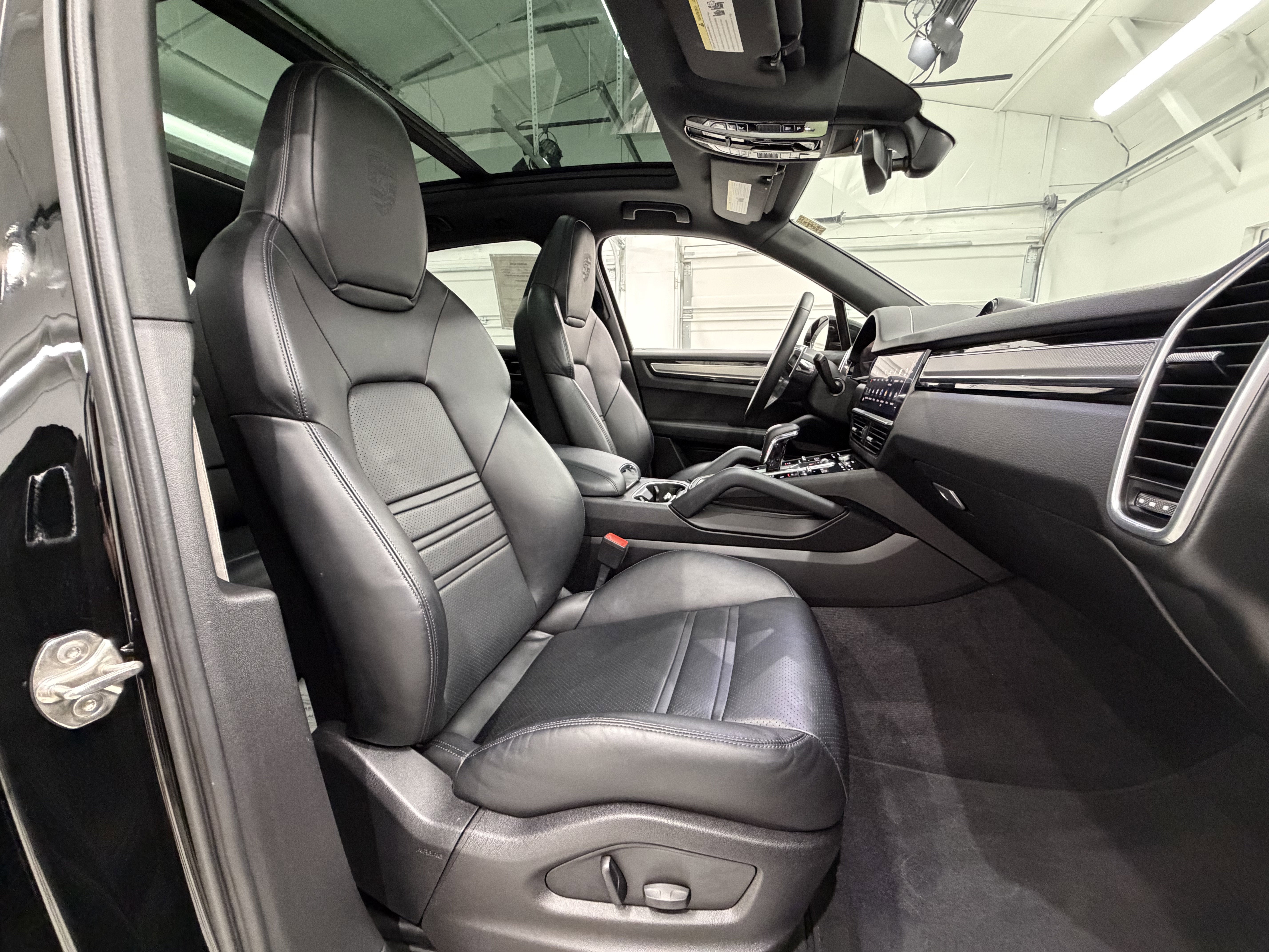 2023 Porsche Cayenne Platinum Edition