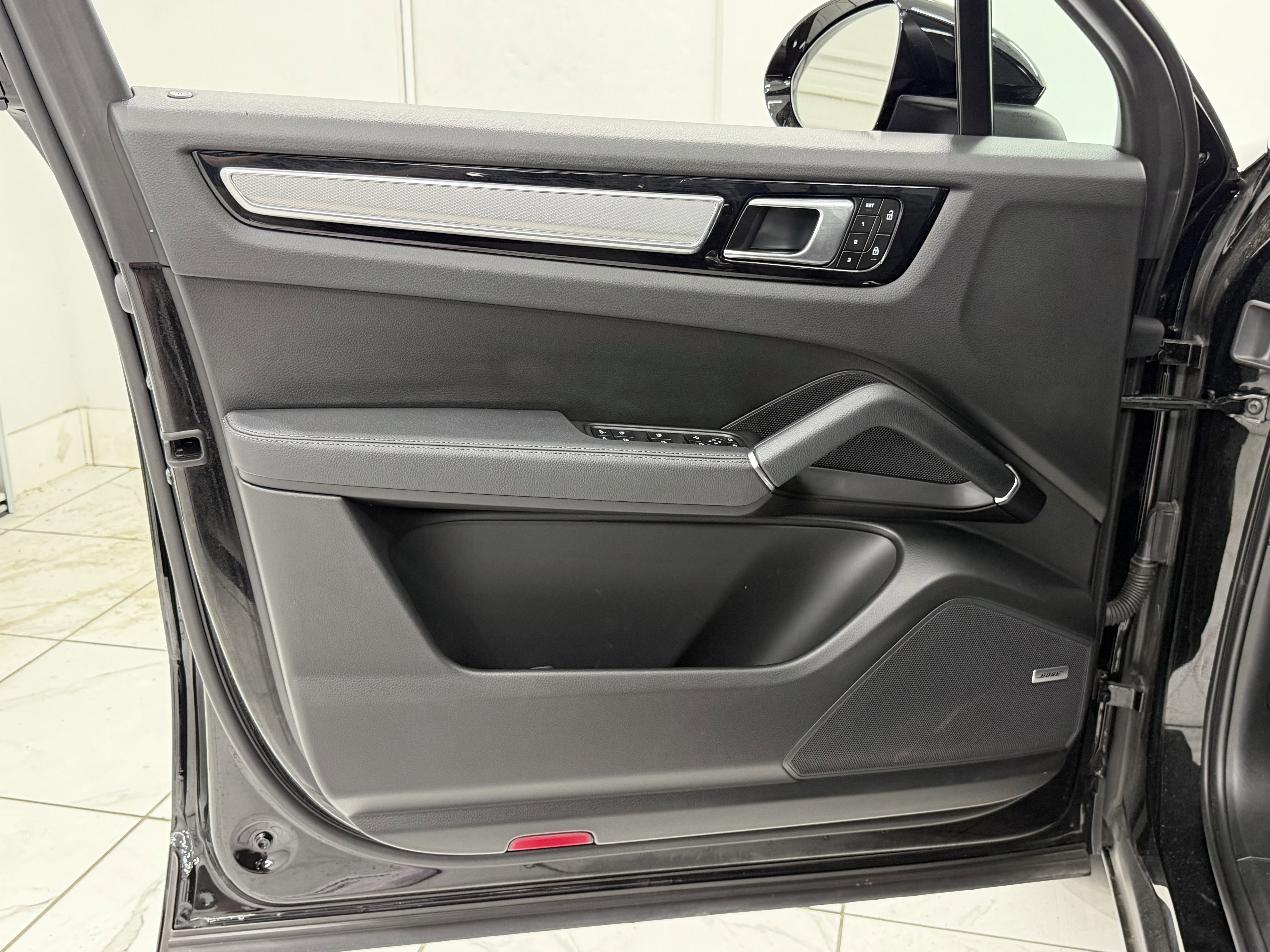 2023 Porsche Cayenne Platinum Edition