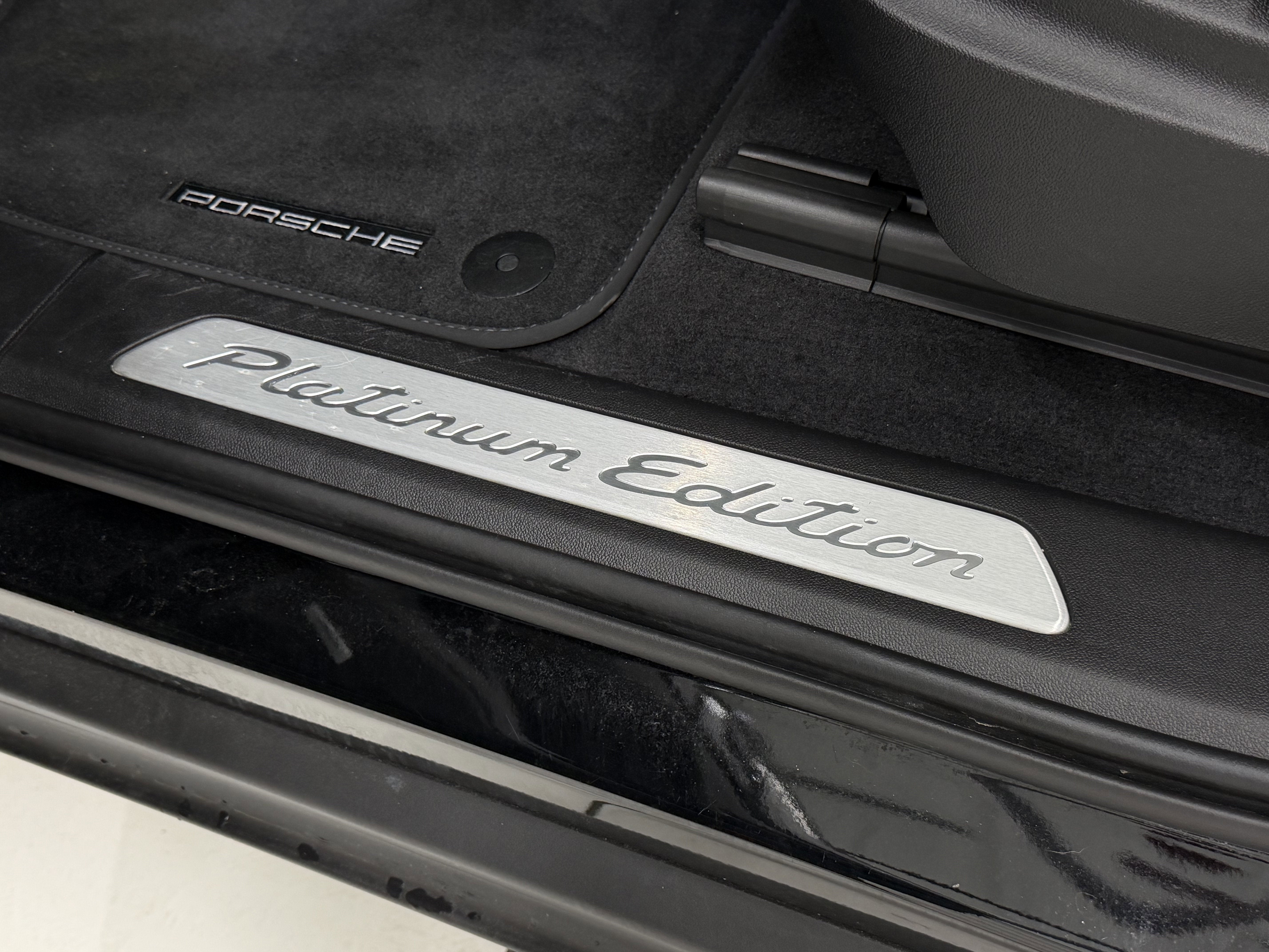 2023 Porsche Cayenne Platinum Edition