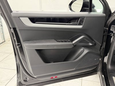 2025 Porsche Cayenne AWD