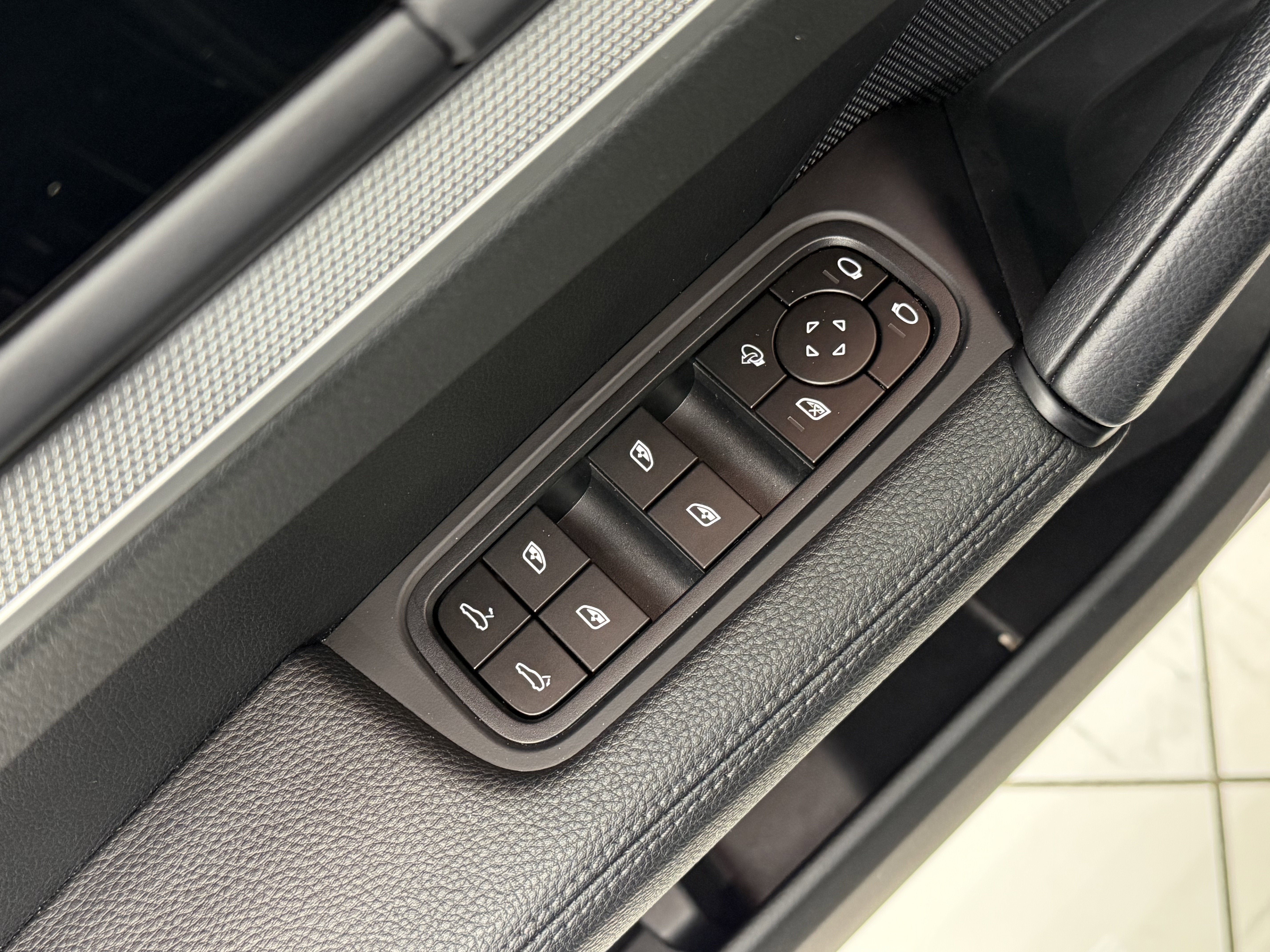 2025 Porsche Cayenne AWD