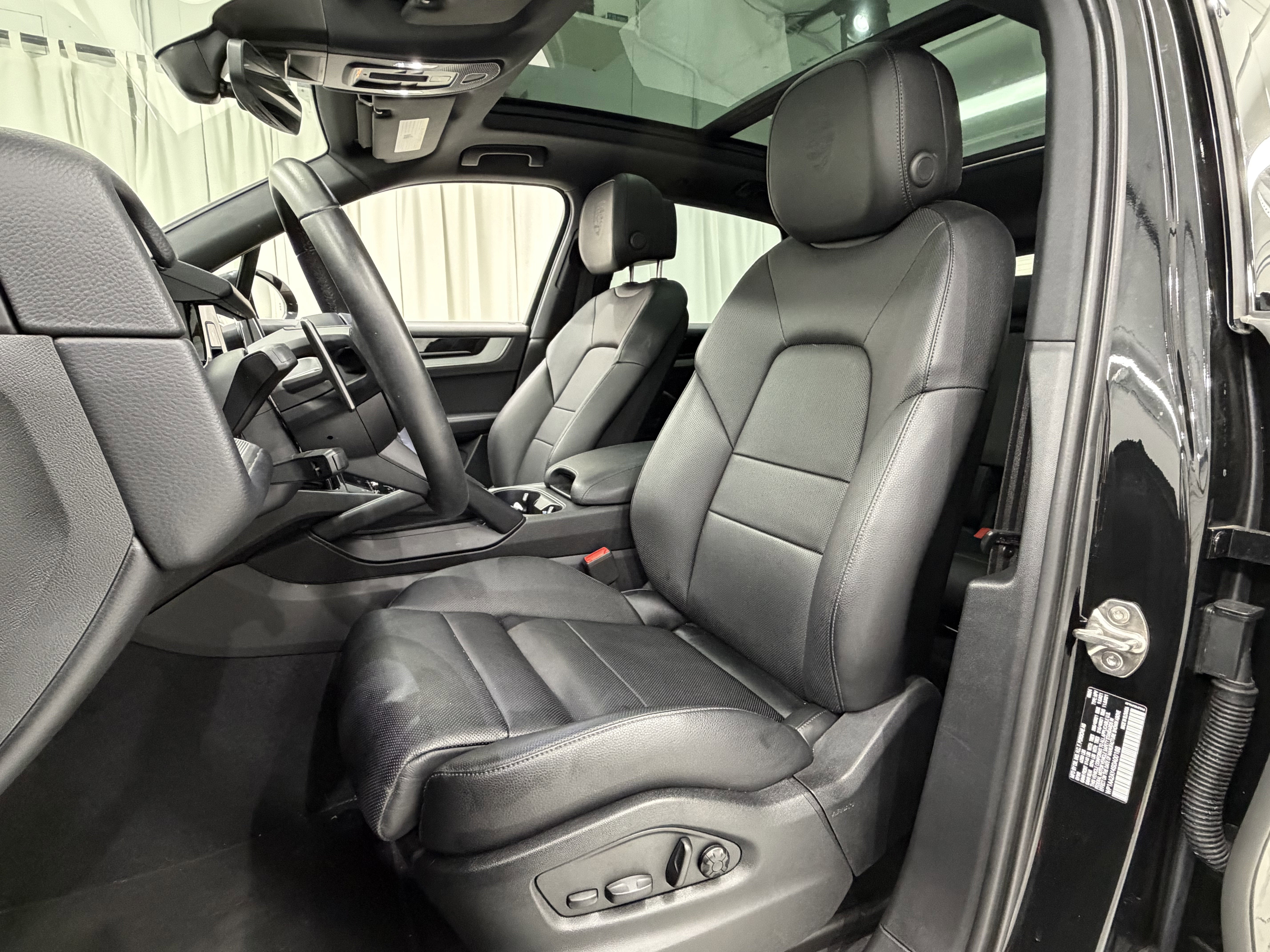 2025 Porsche Cayenne AWD