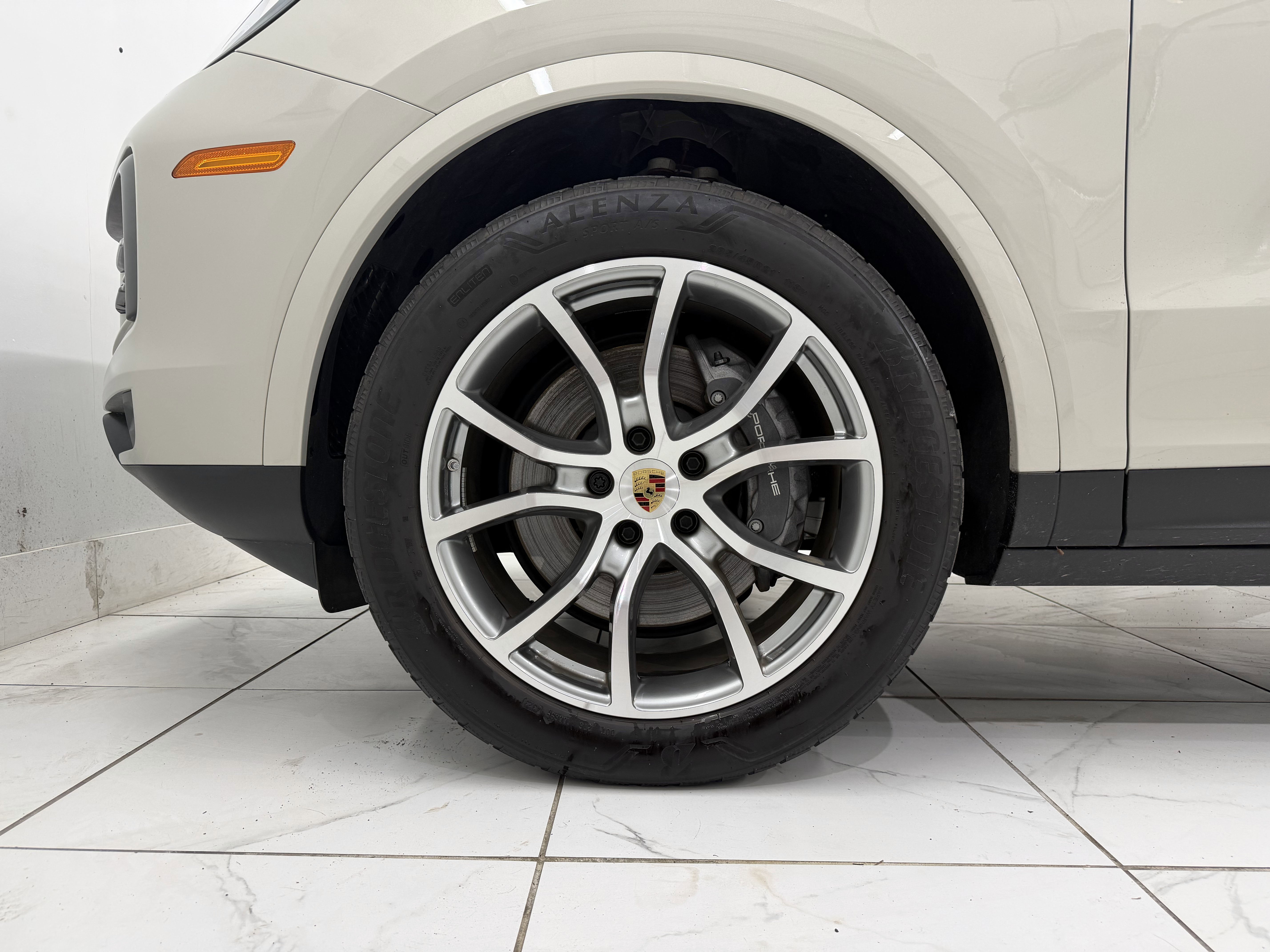 2024 Porsche Cayenne AWD