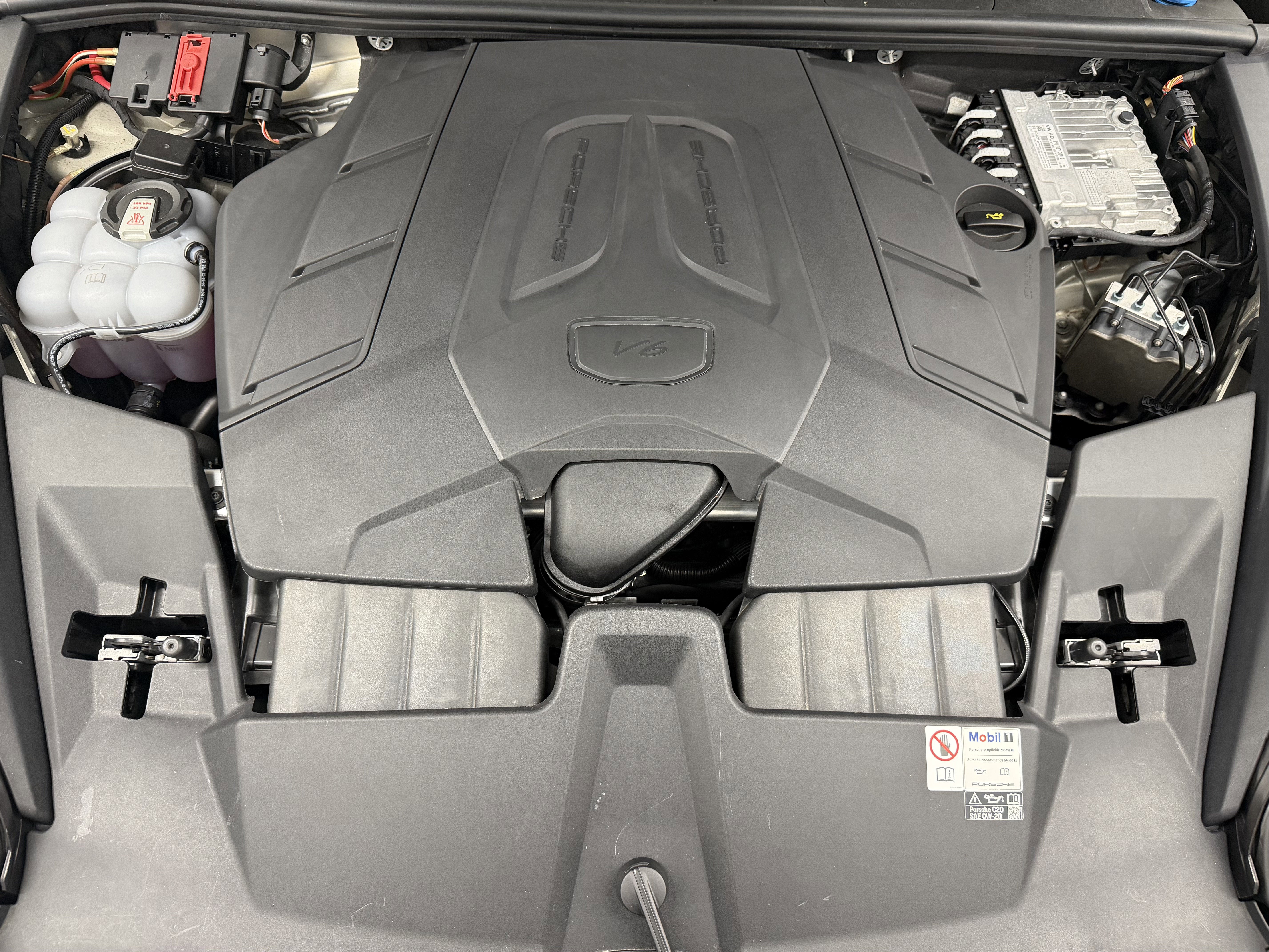 2024 Porsche Cayenne AWD