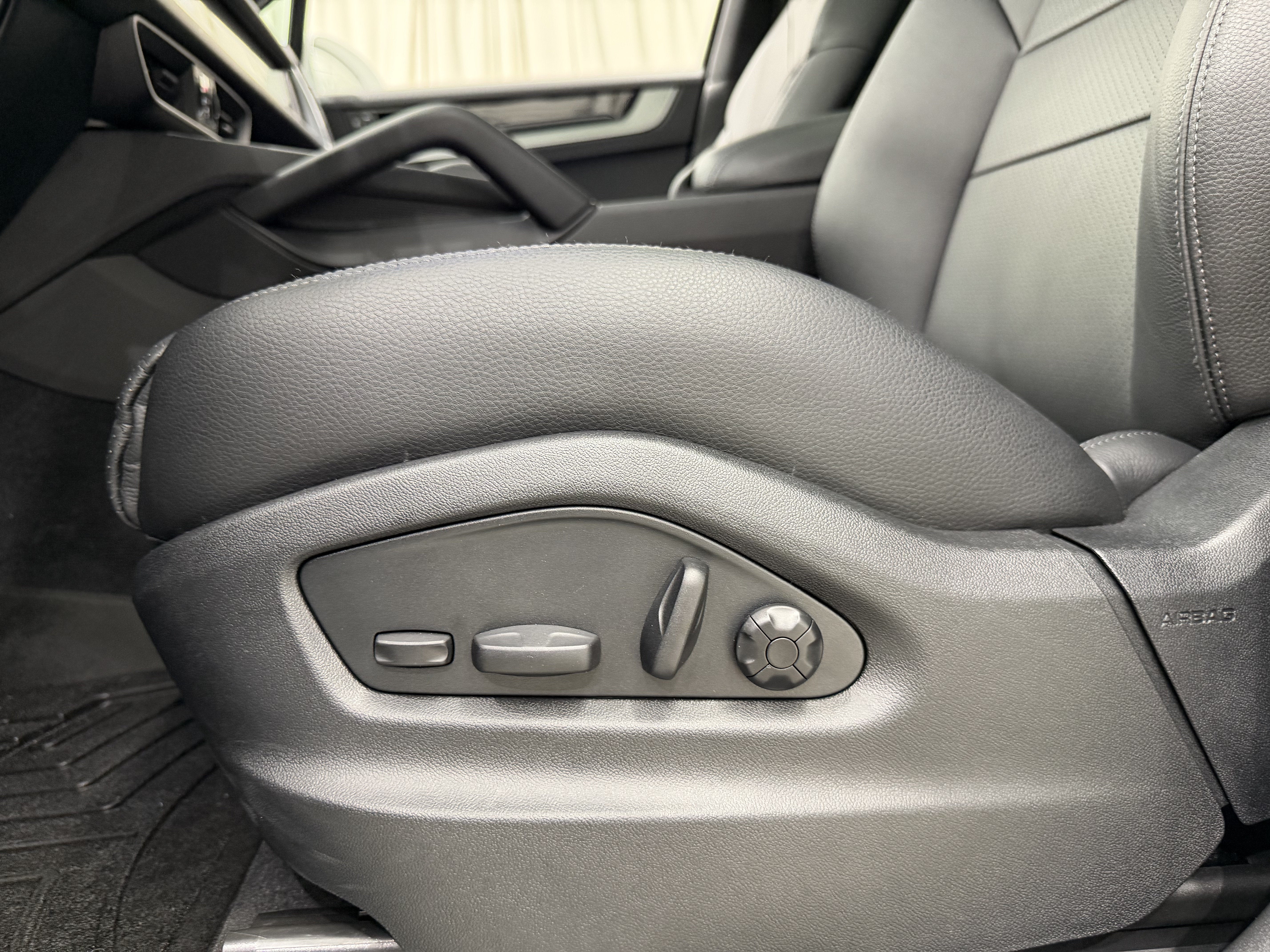 2024 Porsche Cayenne AWD