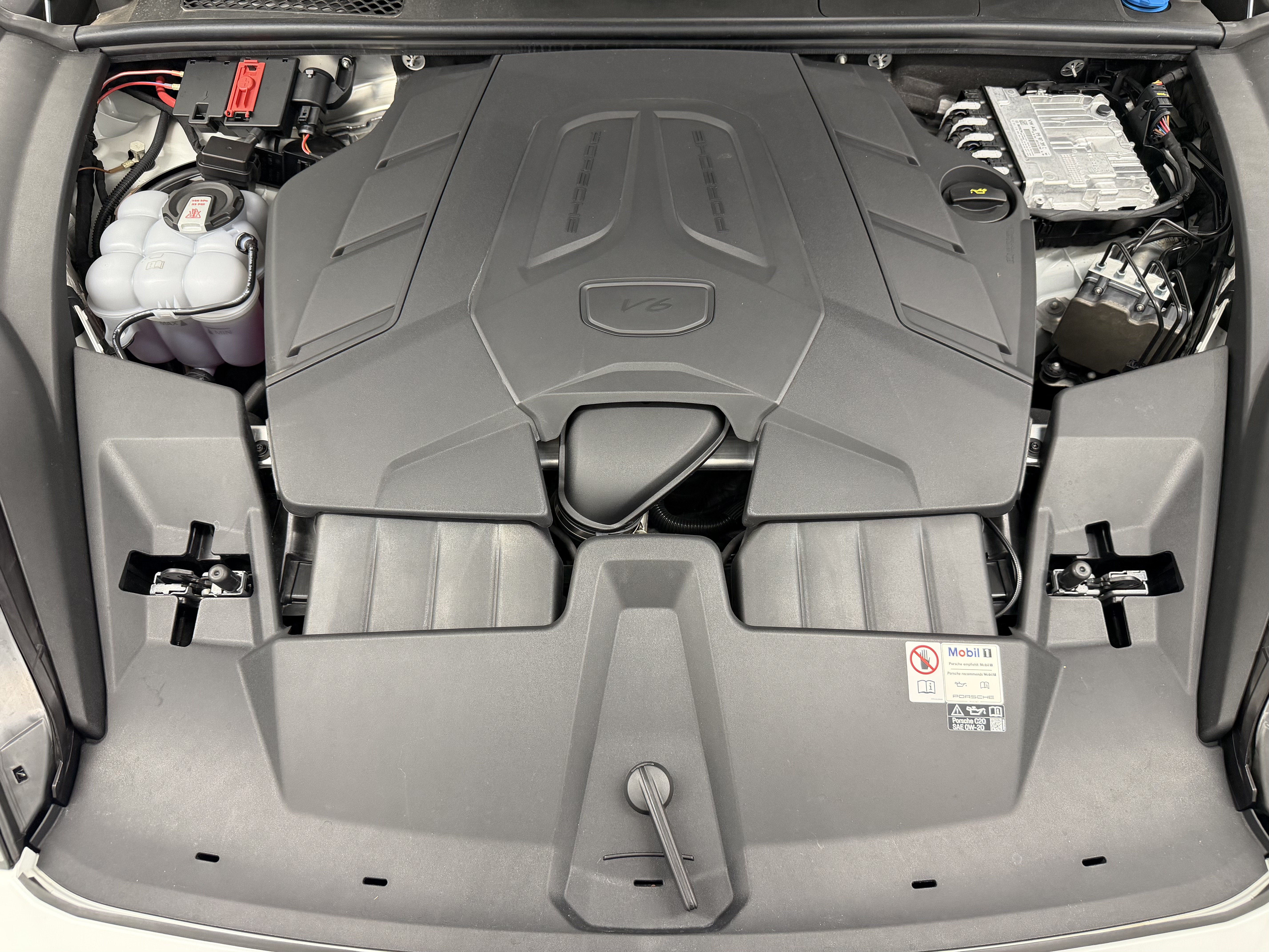 2024 Porsche Cayenne AWD