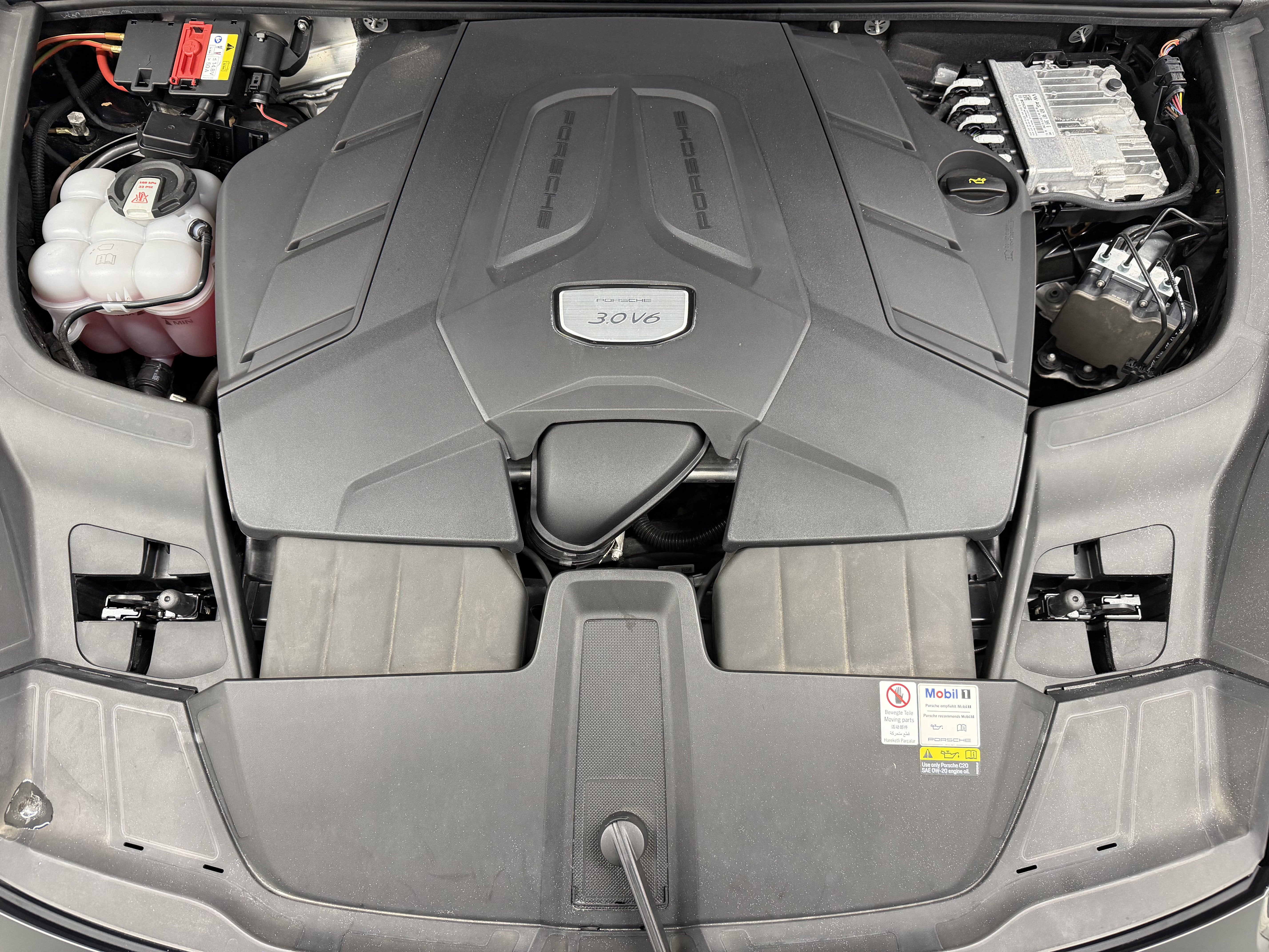 2022 Porsche Cayenne Platinum Edition