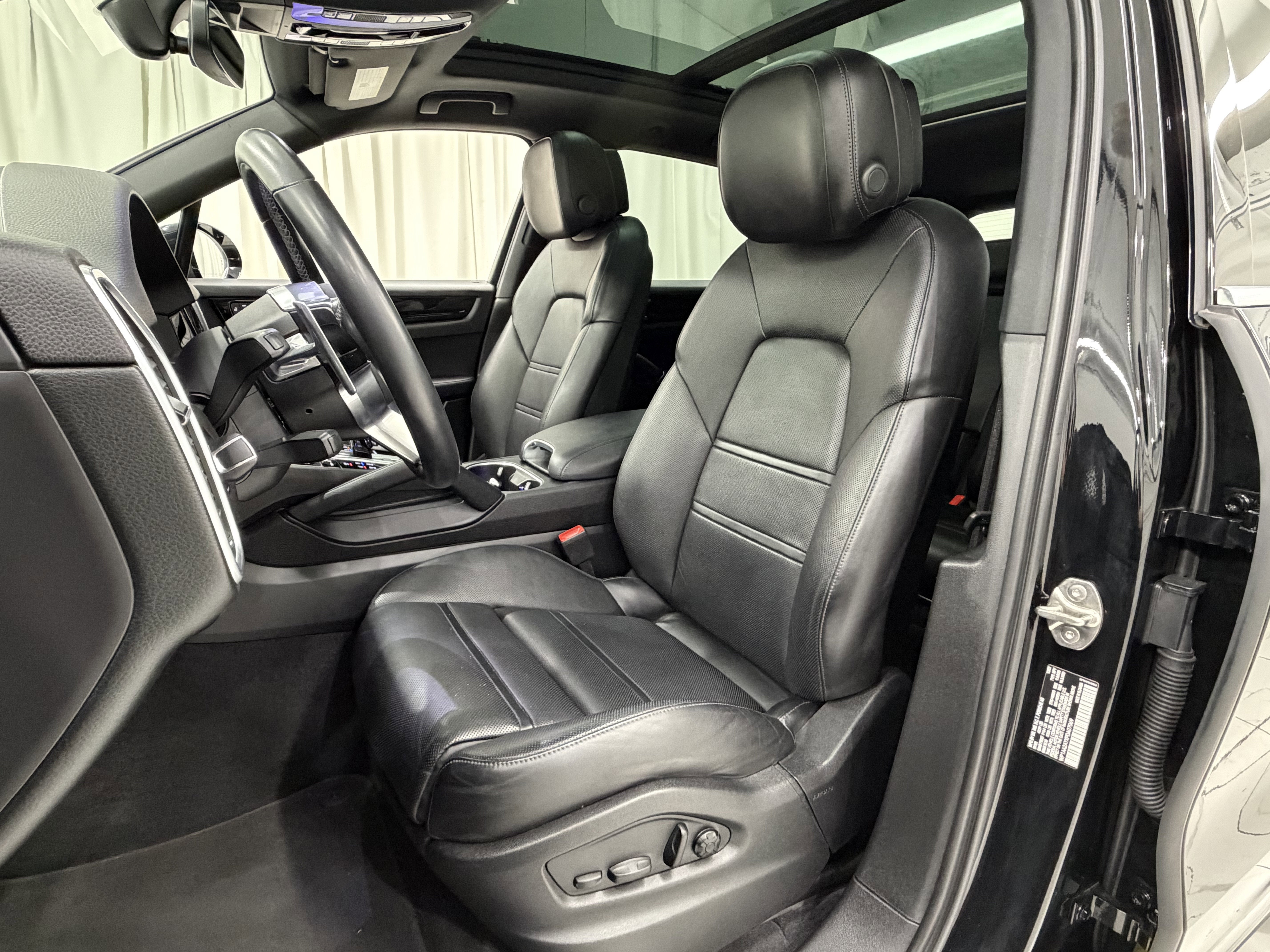 2023 Porsche Cayenne Base