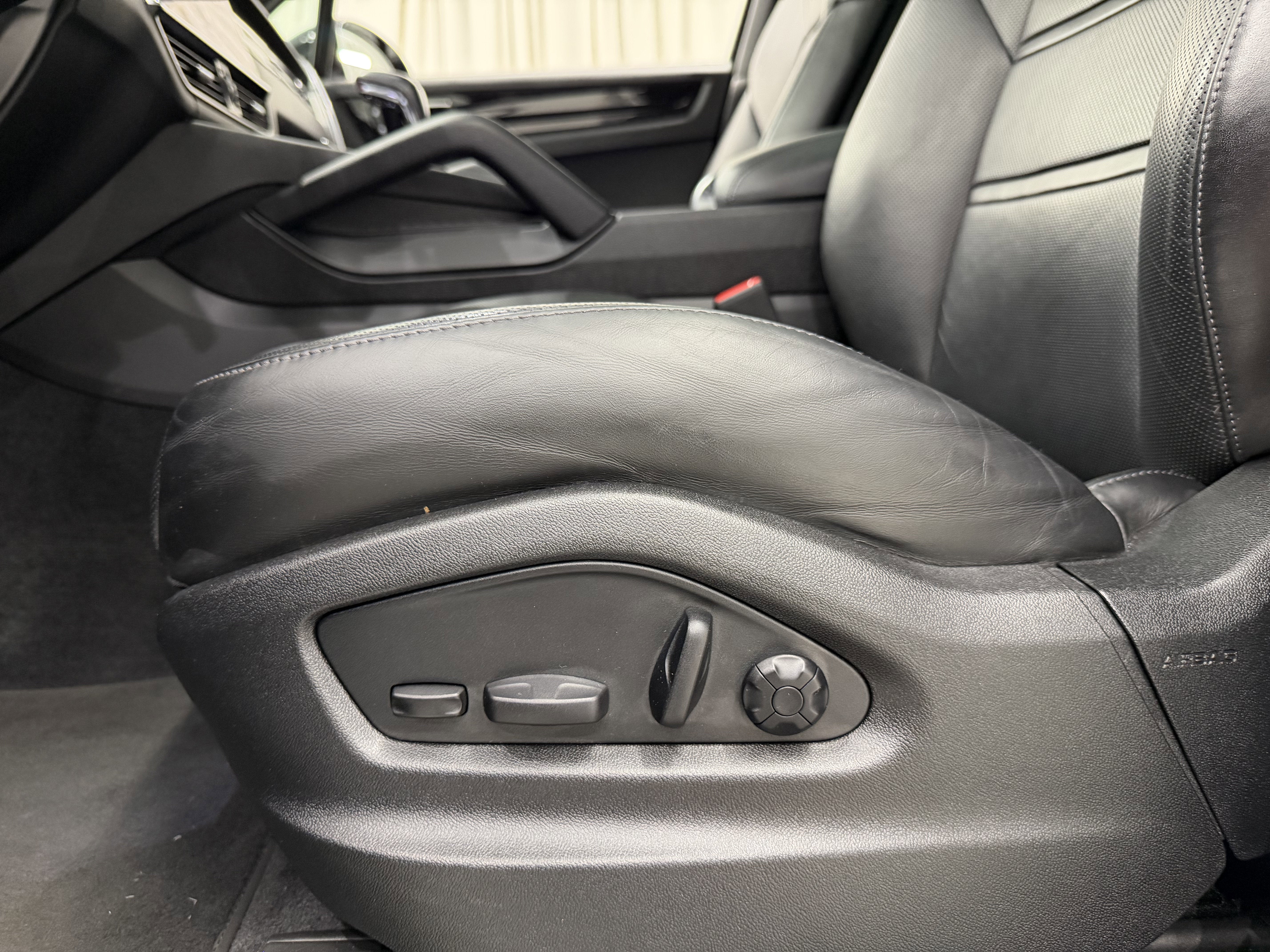 2023 Porsche Cayenne Base