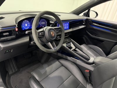 2025 Porsche Macan Electric 4