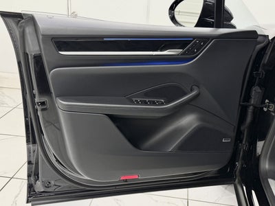 2025 Porsche Macan Electric 4