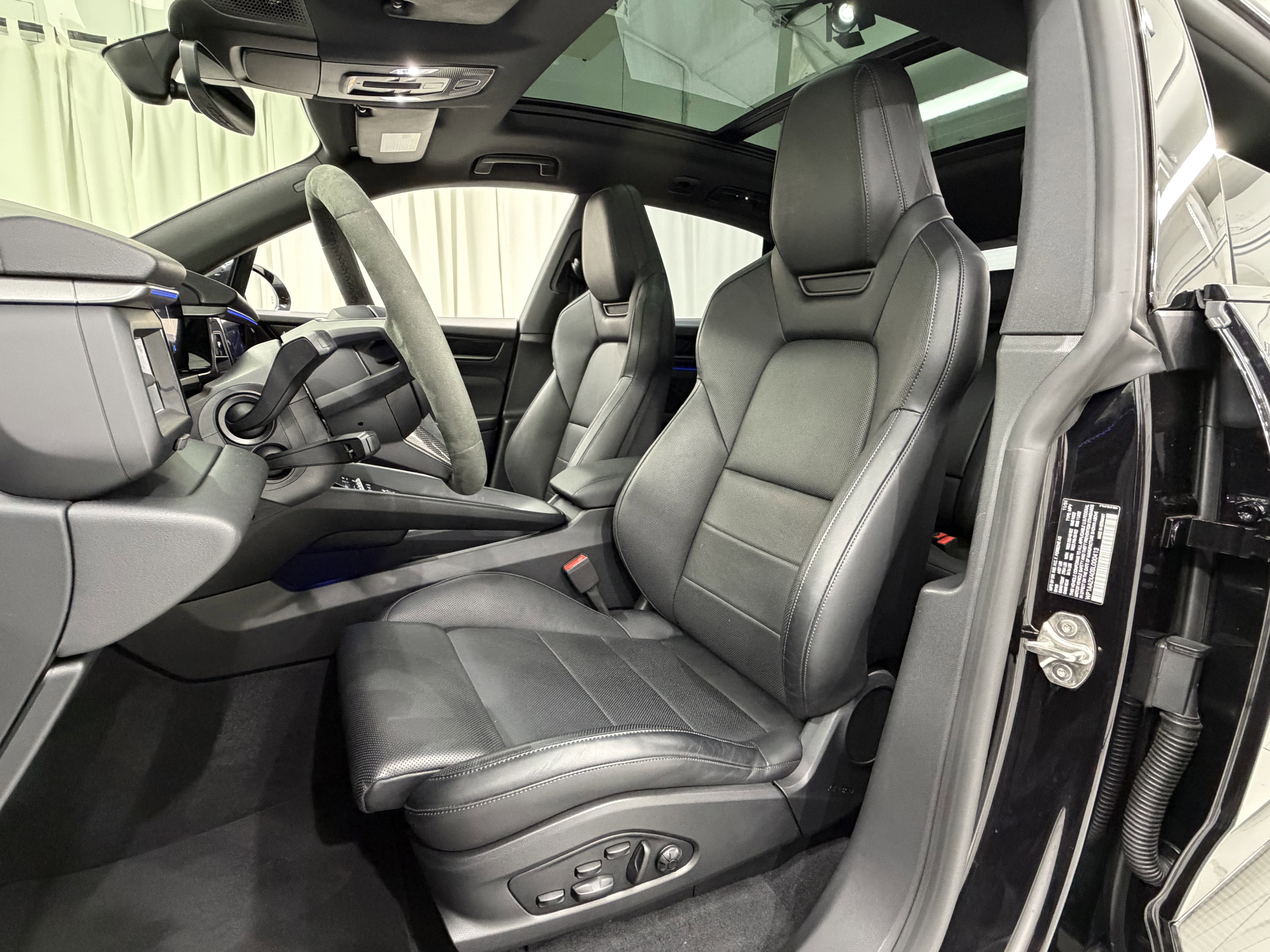 2025 Porsche Macan Electric 4