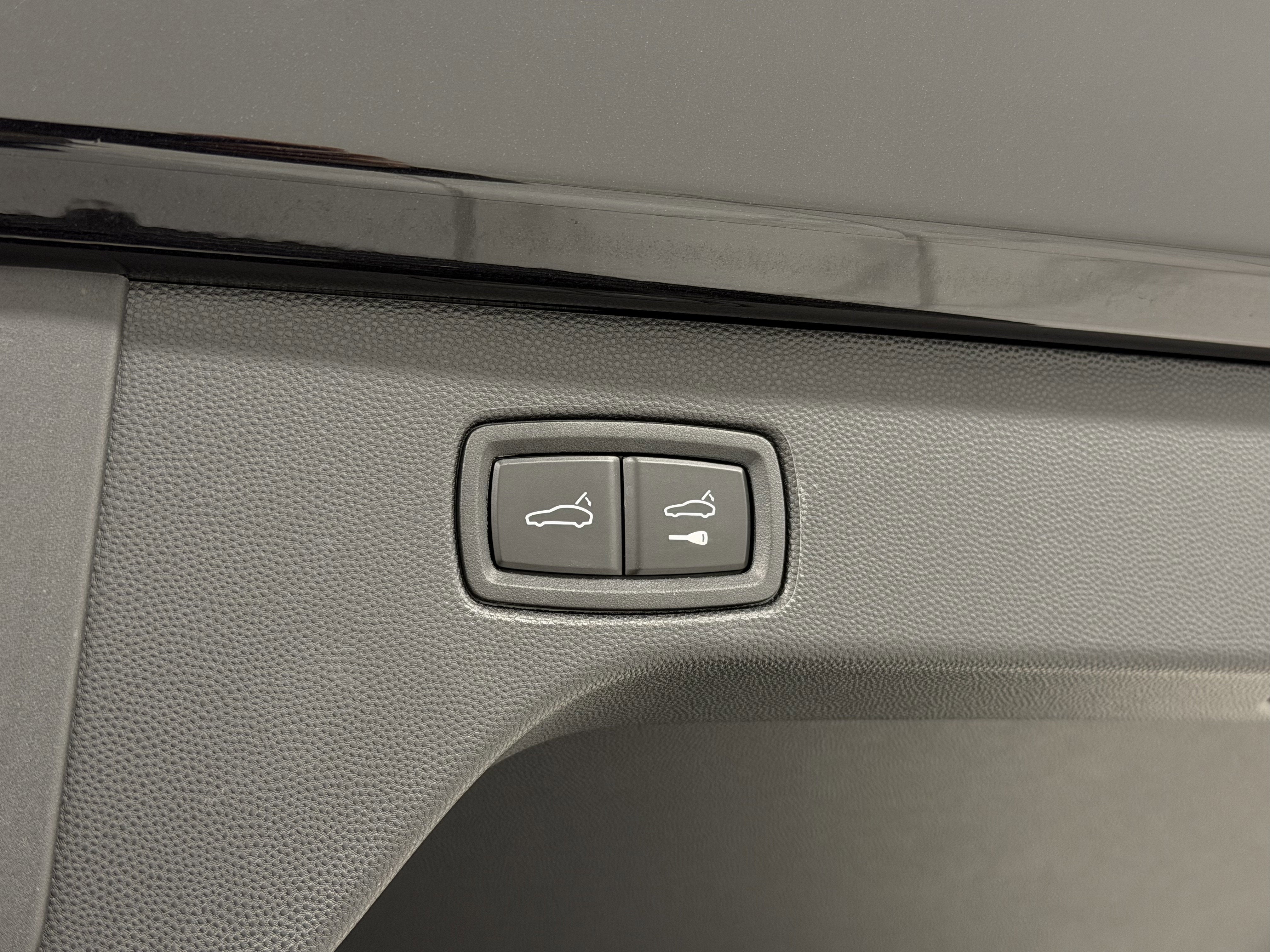 2025 Porsche Macan Electric 4