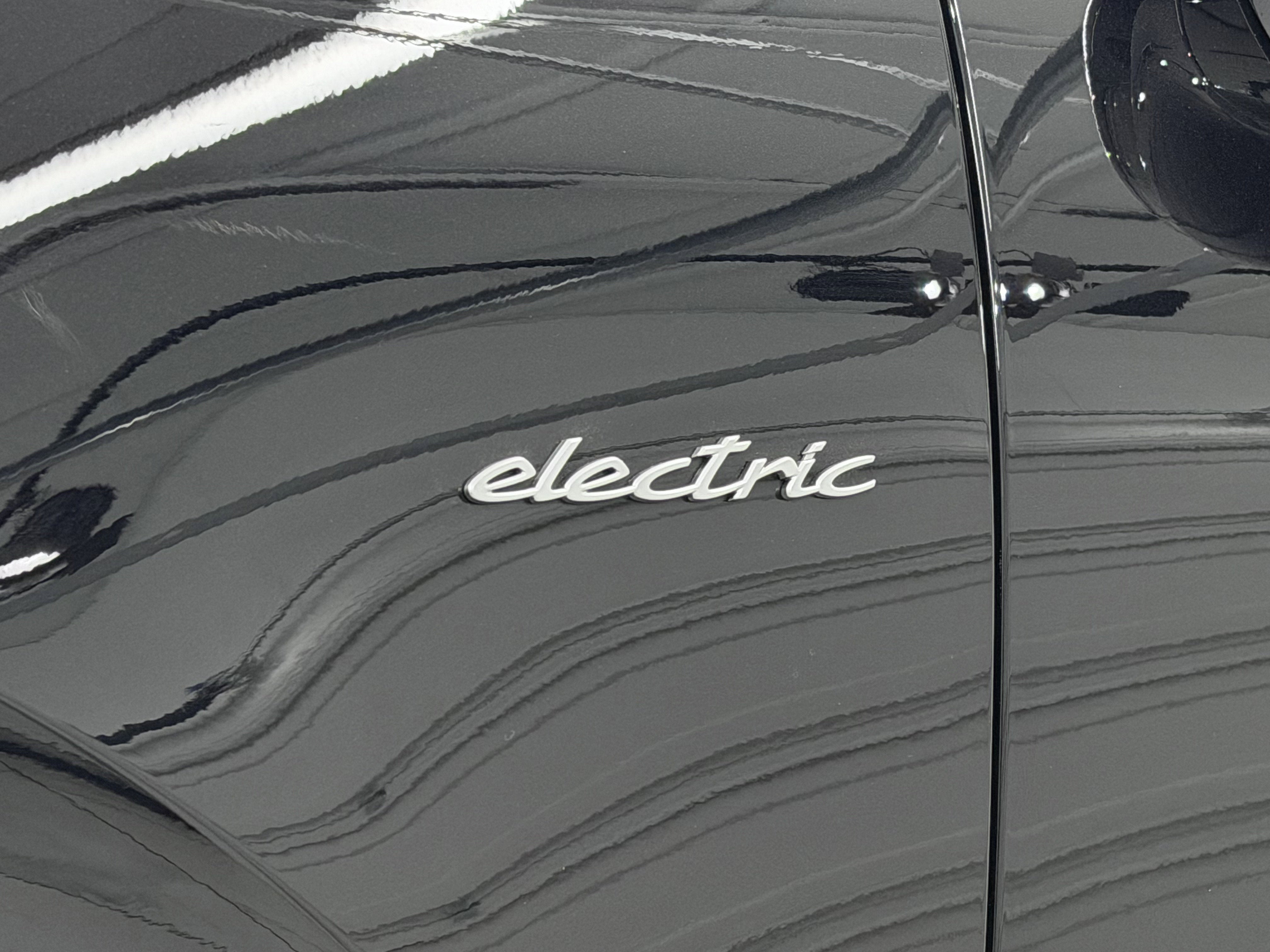 2025 Porsche Macan Electric 4