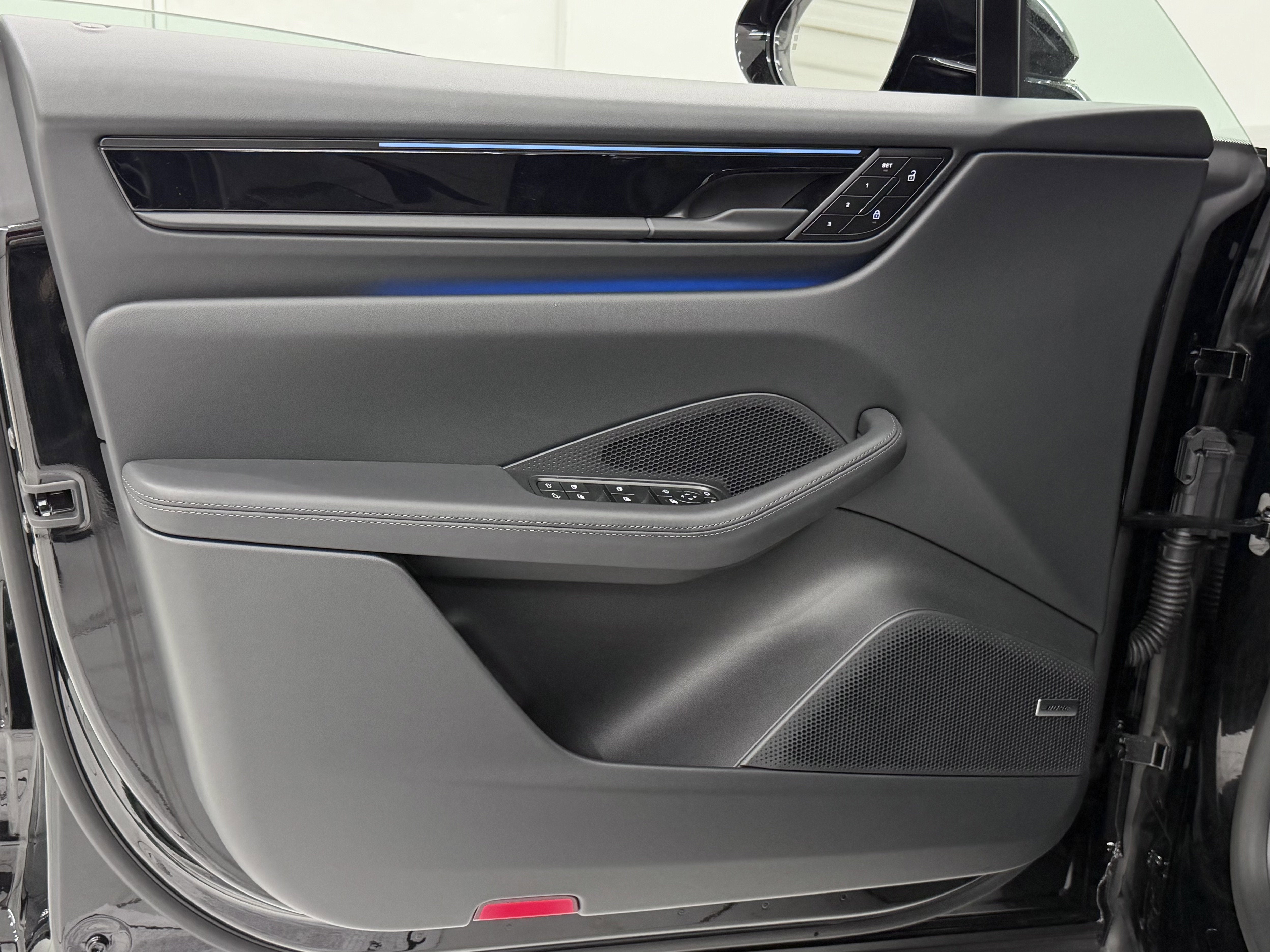 2025 Porsche Macan Electric 4S