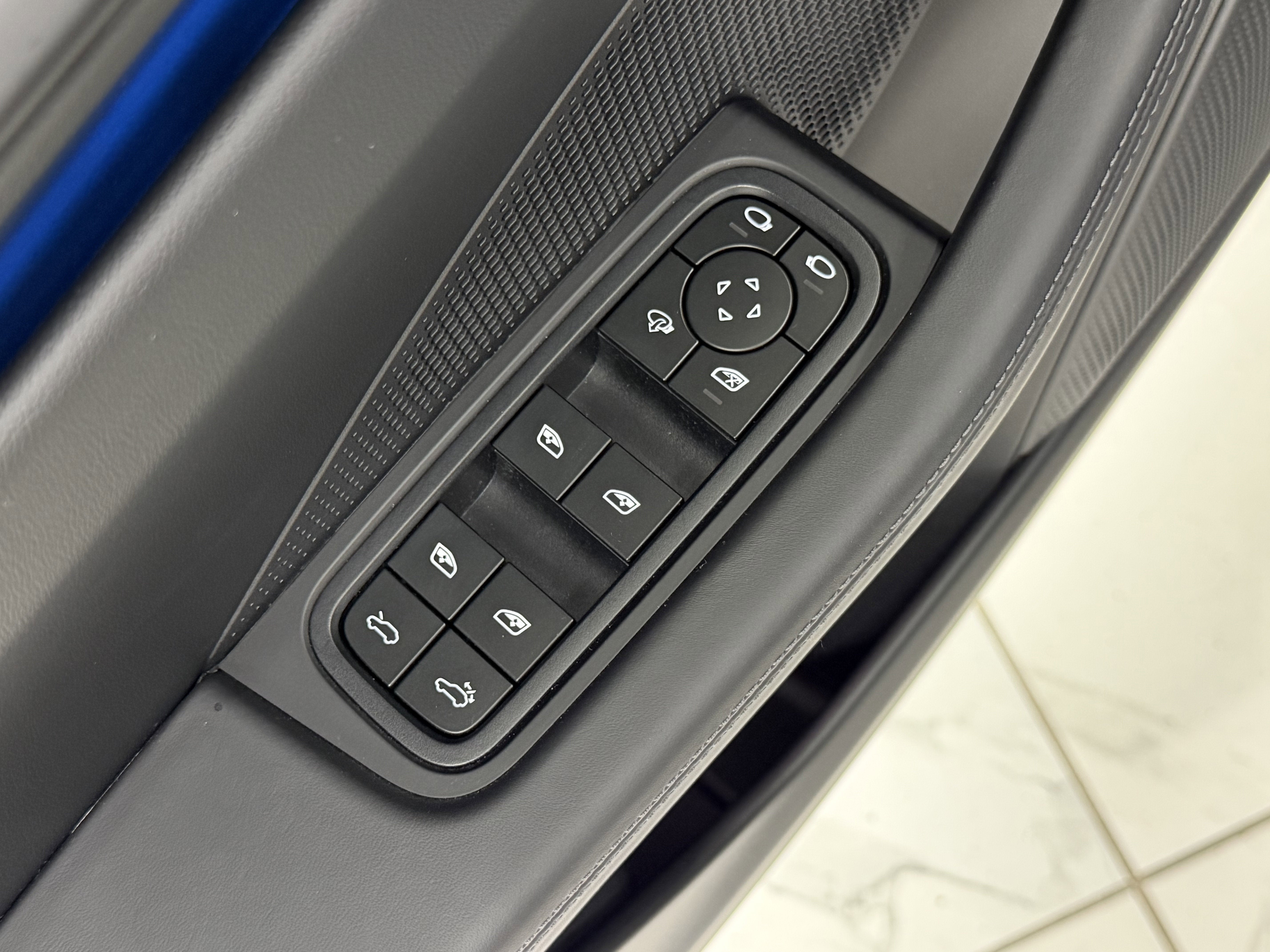 2025 Porsche Macan Electric 4S