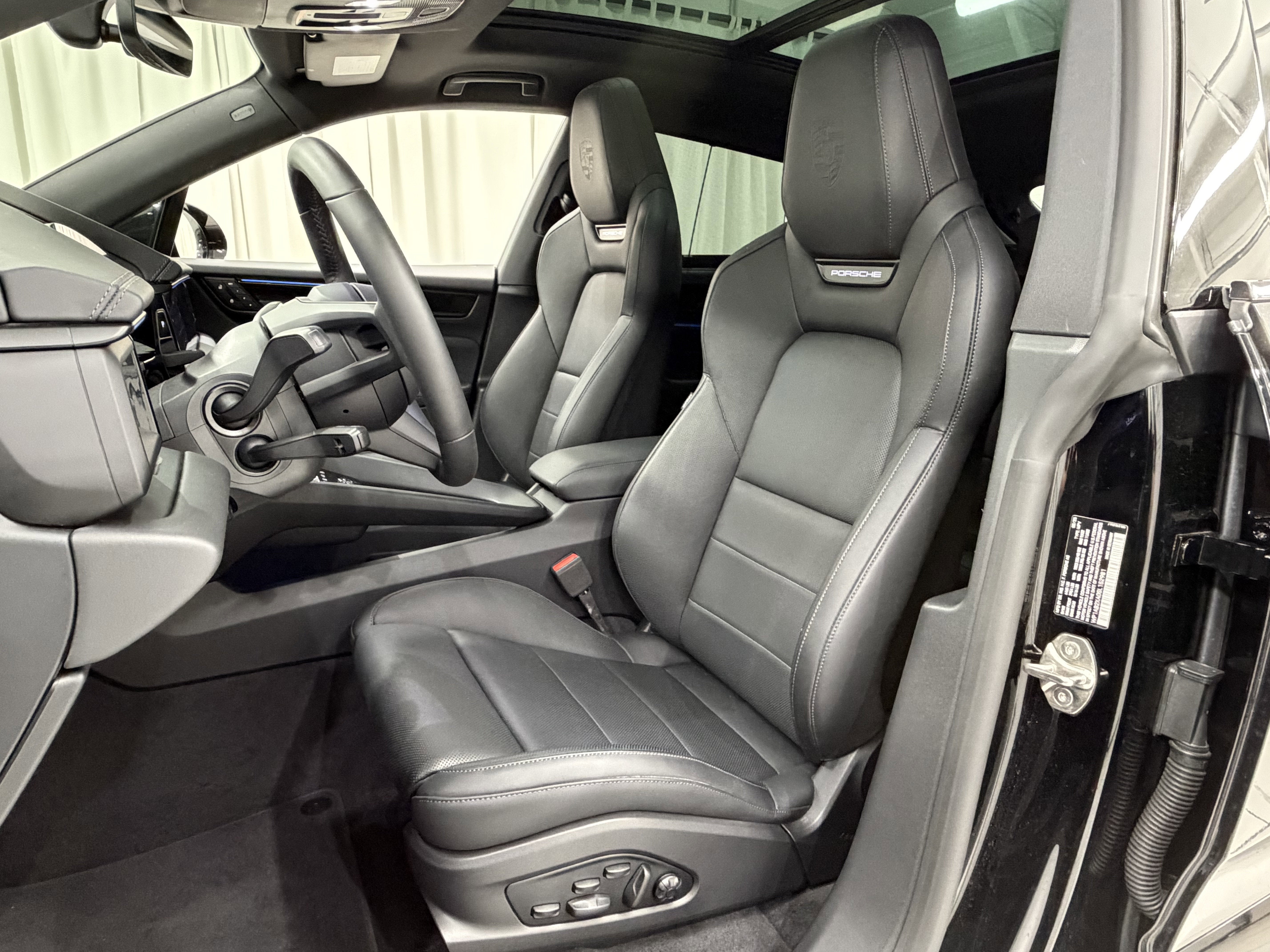 2025 Porsche Macan Electric 4S