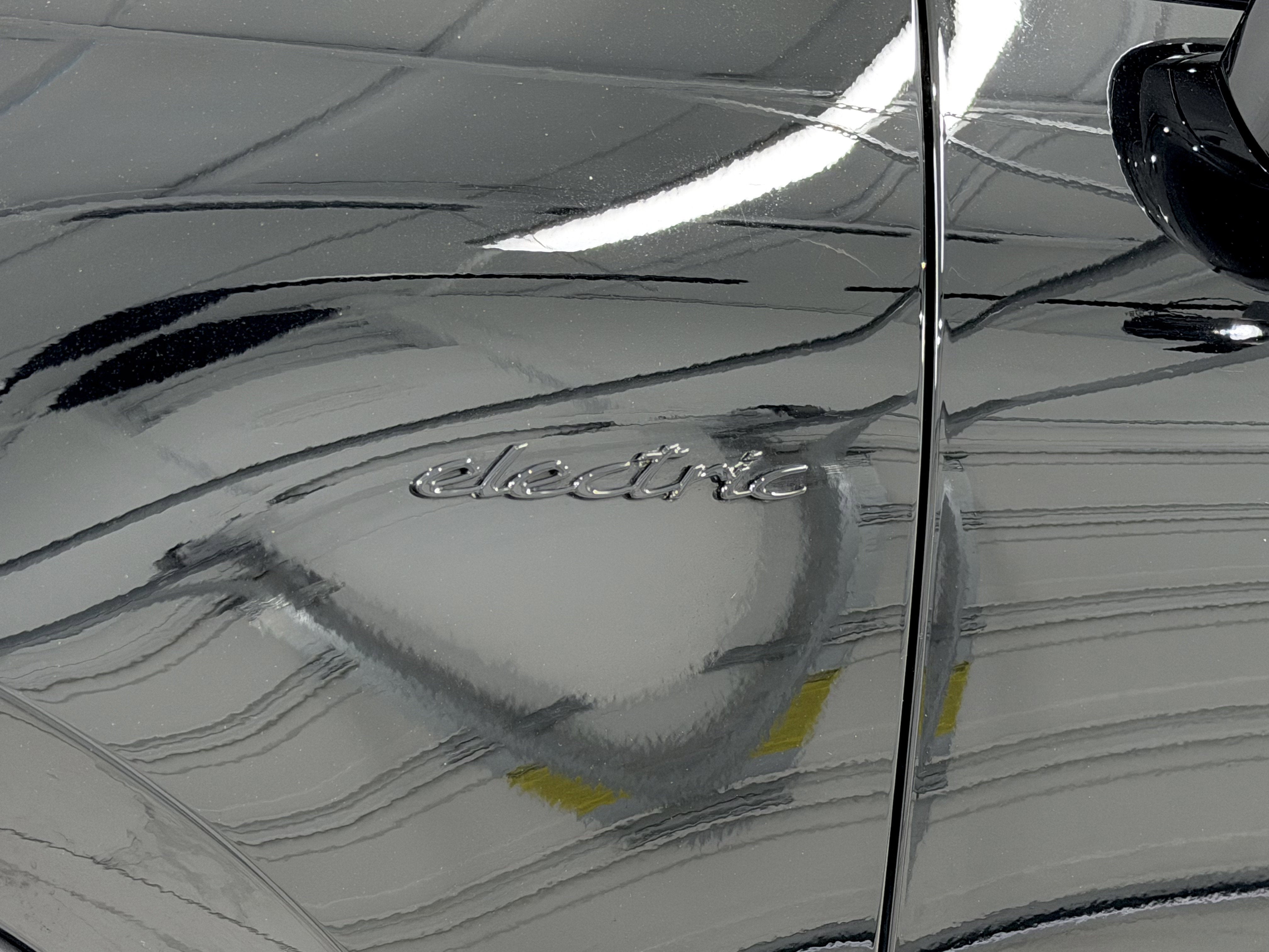 2025 Porsche Macan Electric 4S