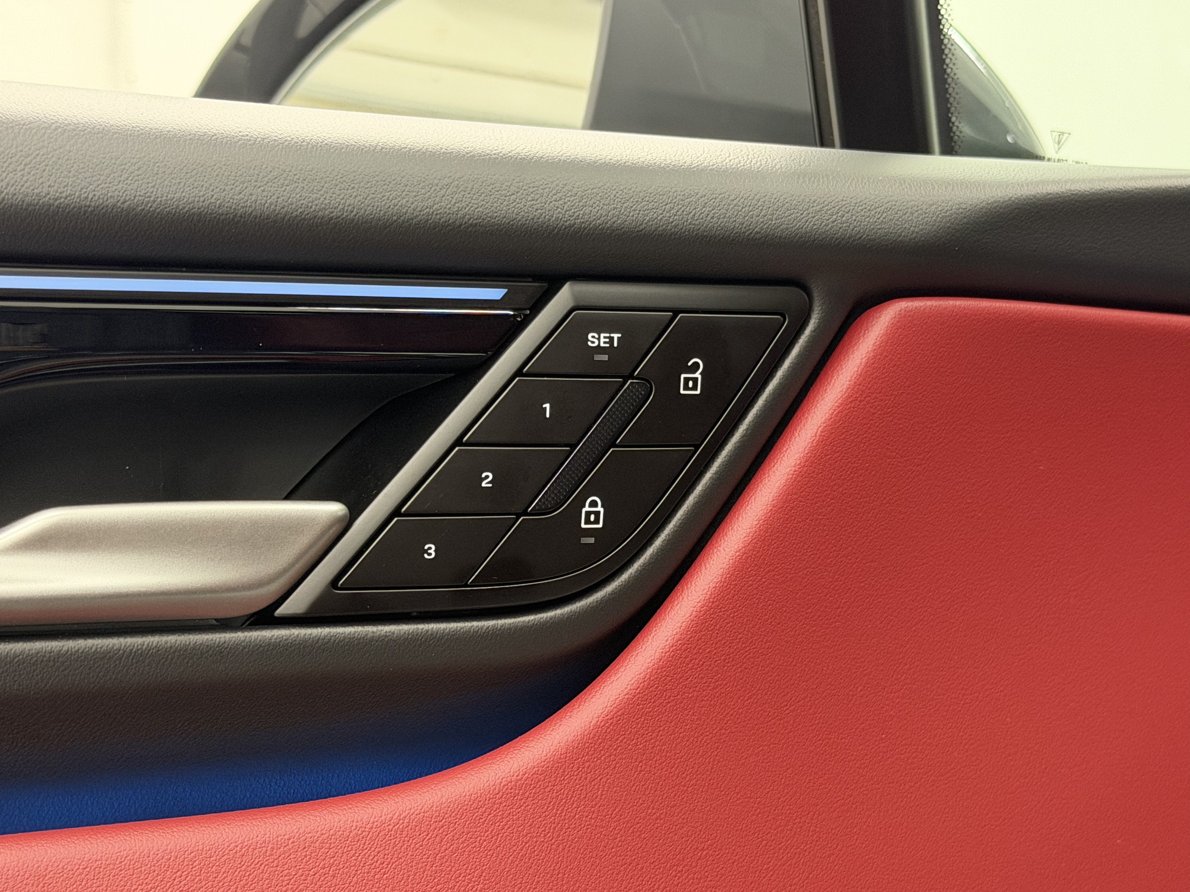2025 Porsche Macan Electric 4S