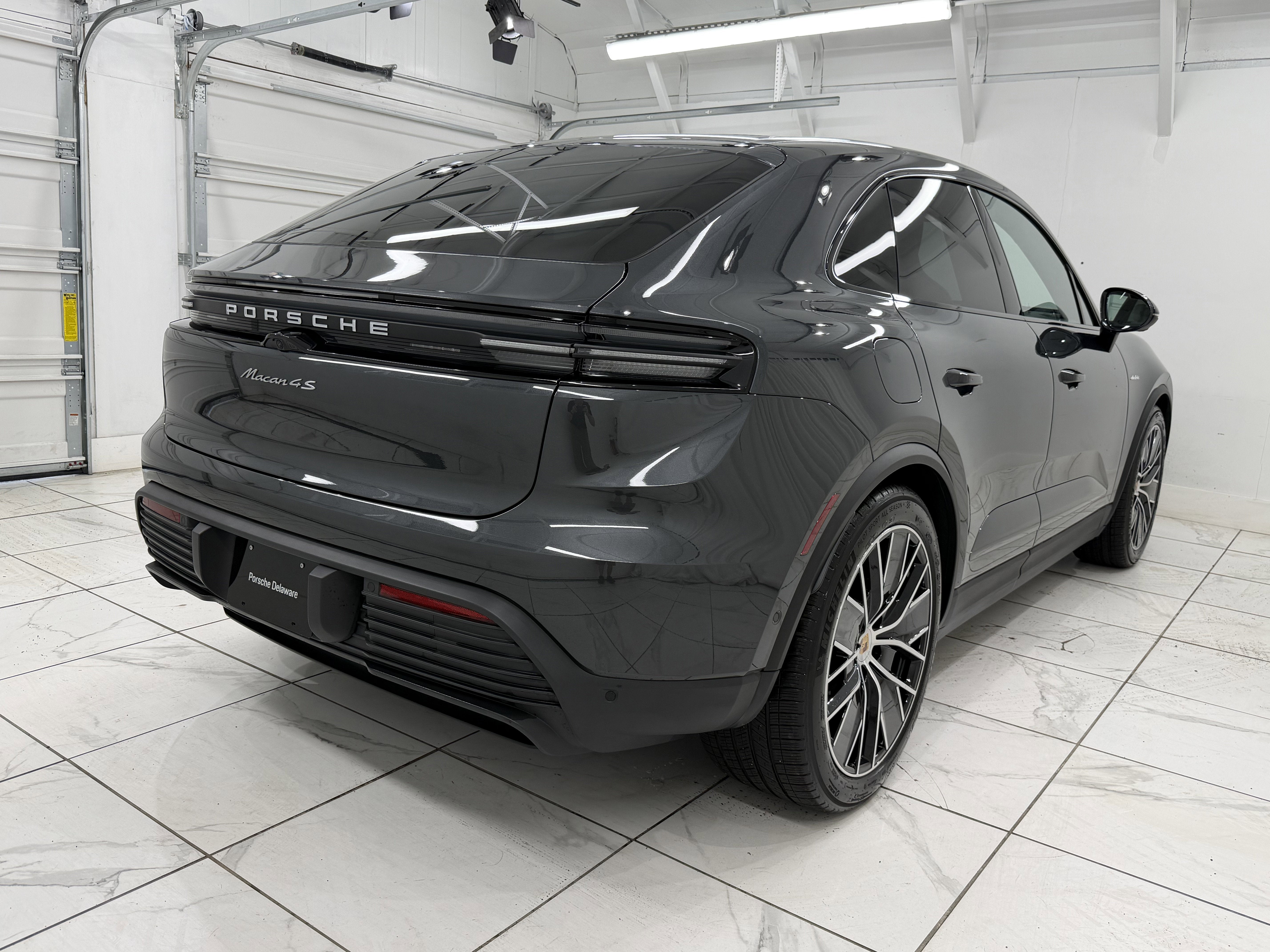 2025 Porsche Macan Electric 4S