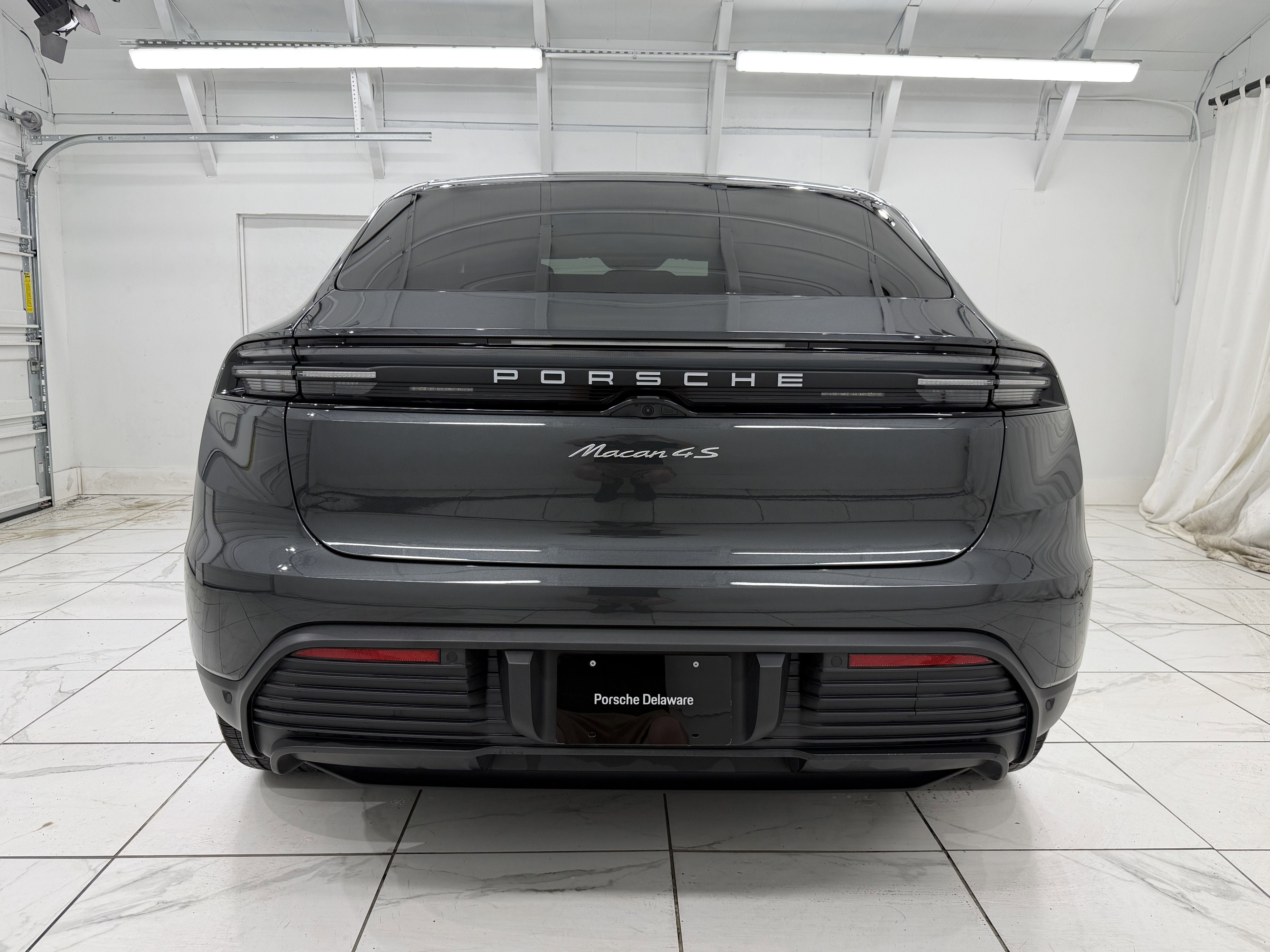 2025 Porsche Macan Electric 4S