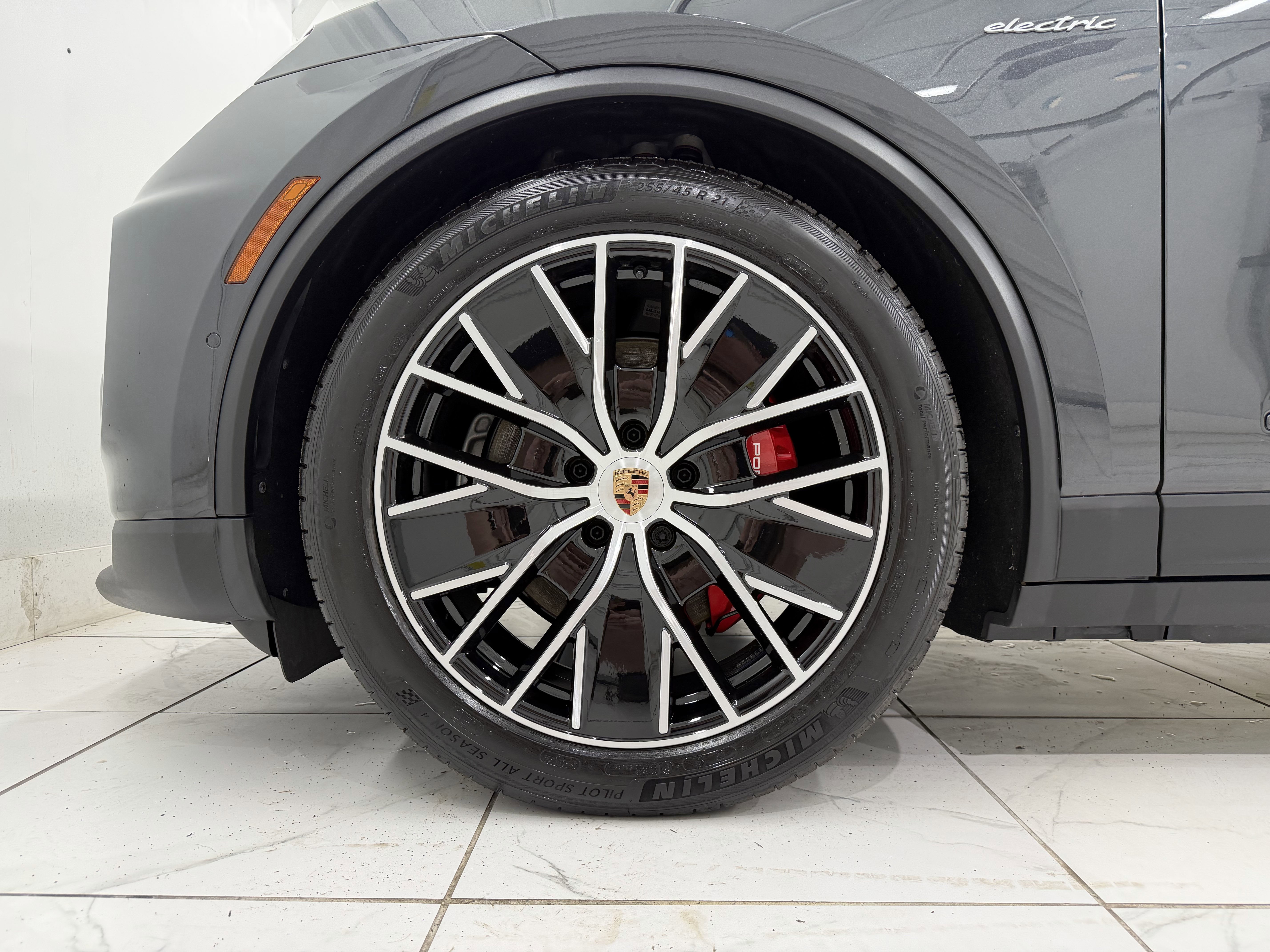 2025 Porsche Macan Electric 4S