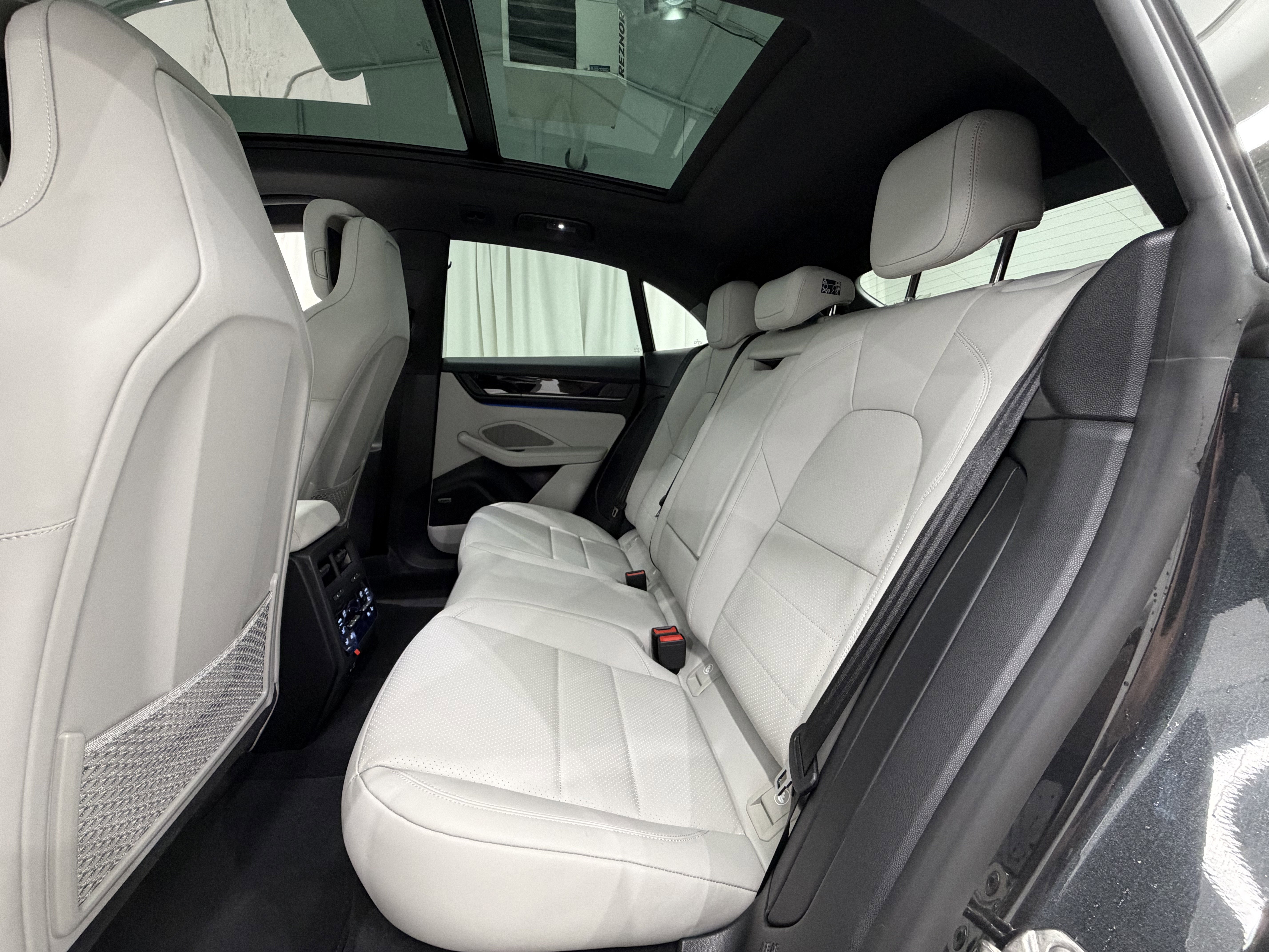 2025 Porsche Macan Electric 4S