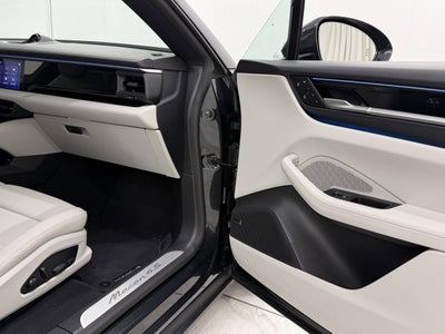 2025 Porsche Macan Electric 4S