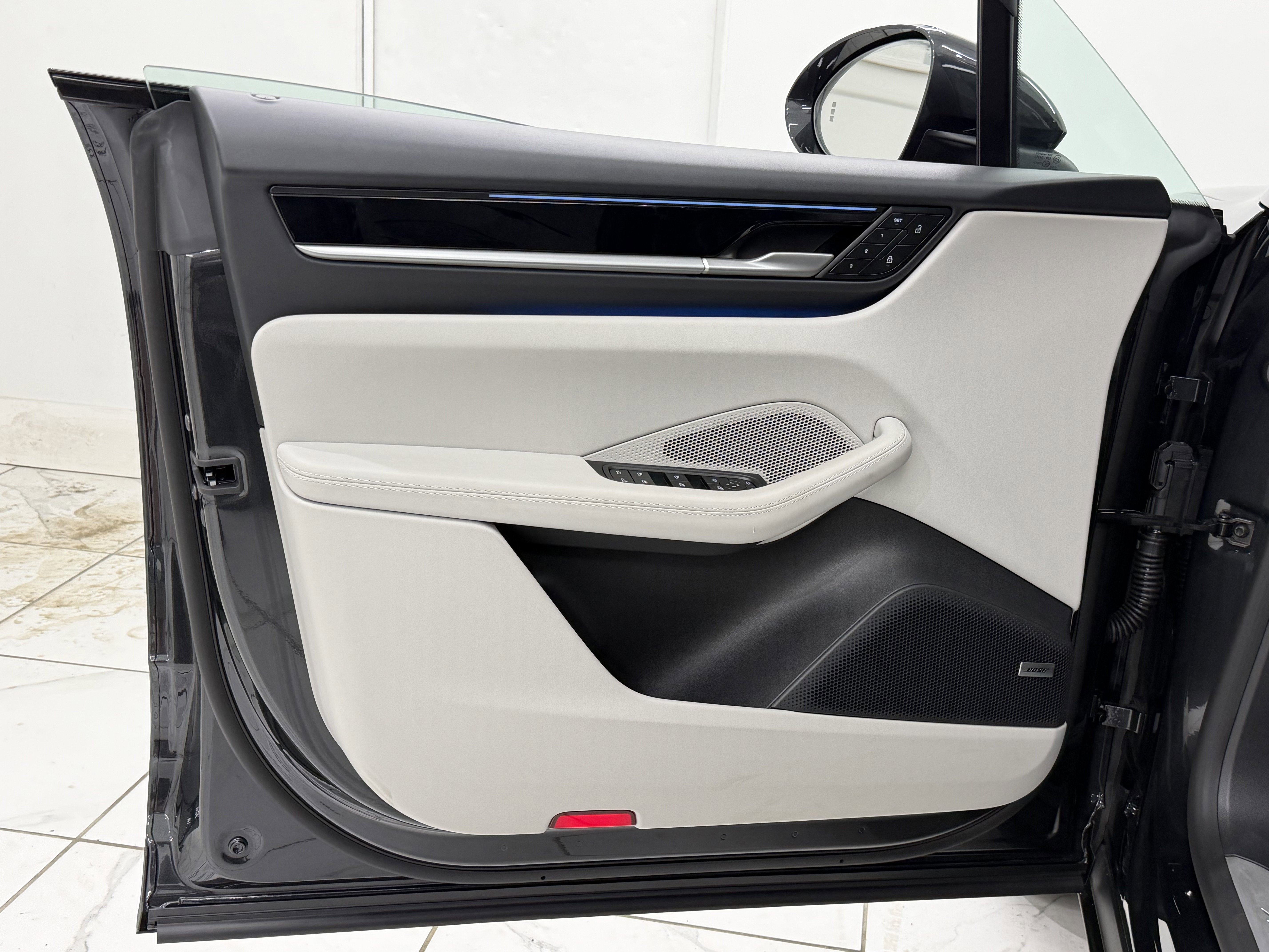 2025 Porsche Macan Electric 4S