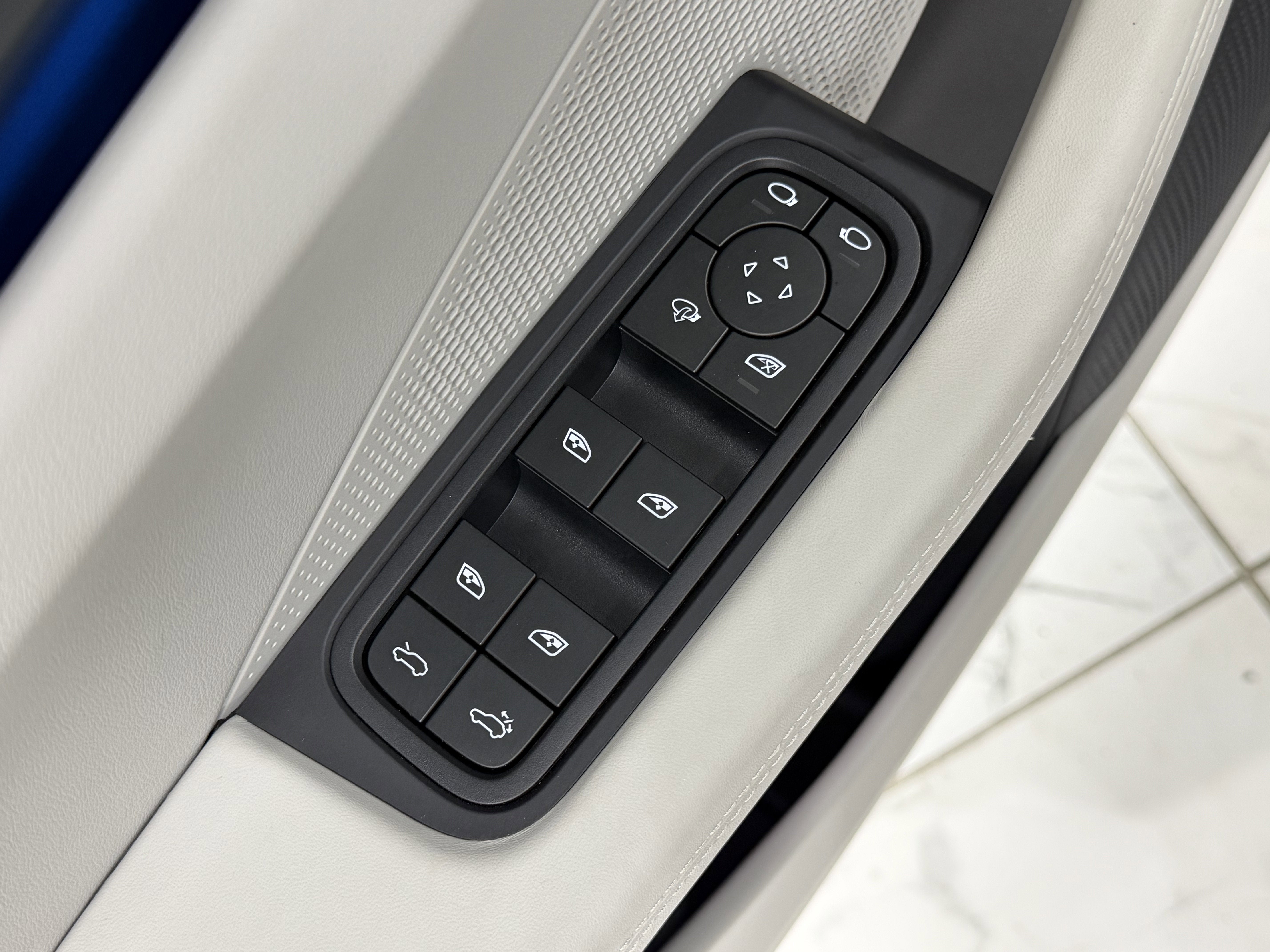 2025 Porsche Macan Electric 4S