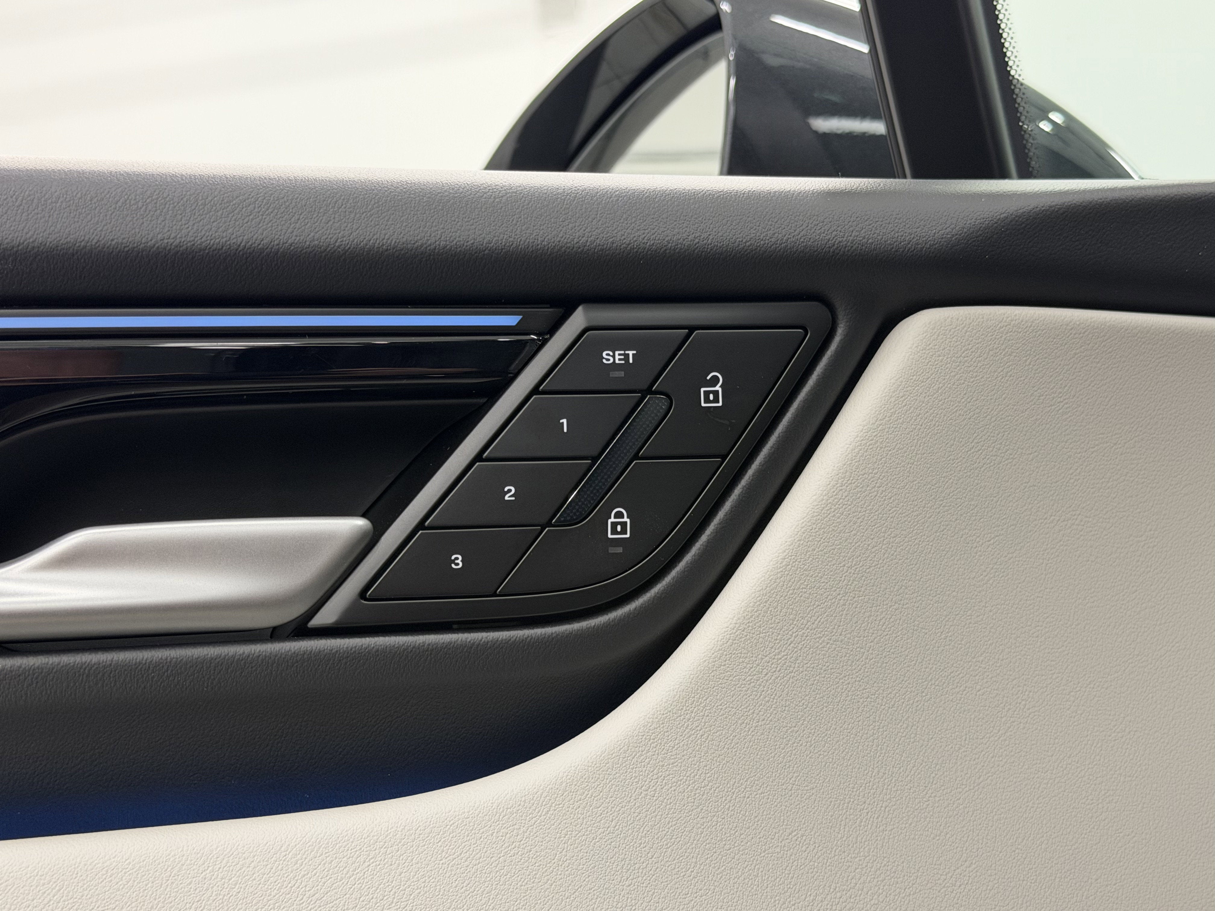 2025 Porsche Macan Electric 4S