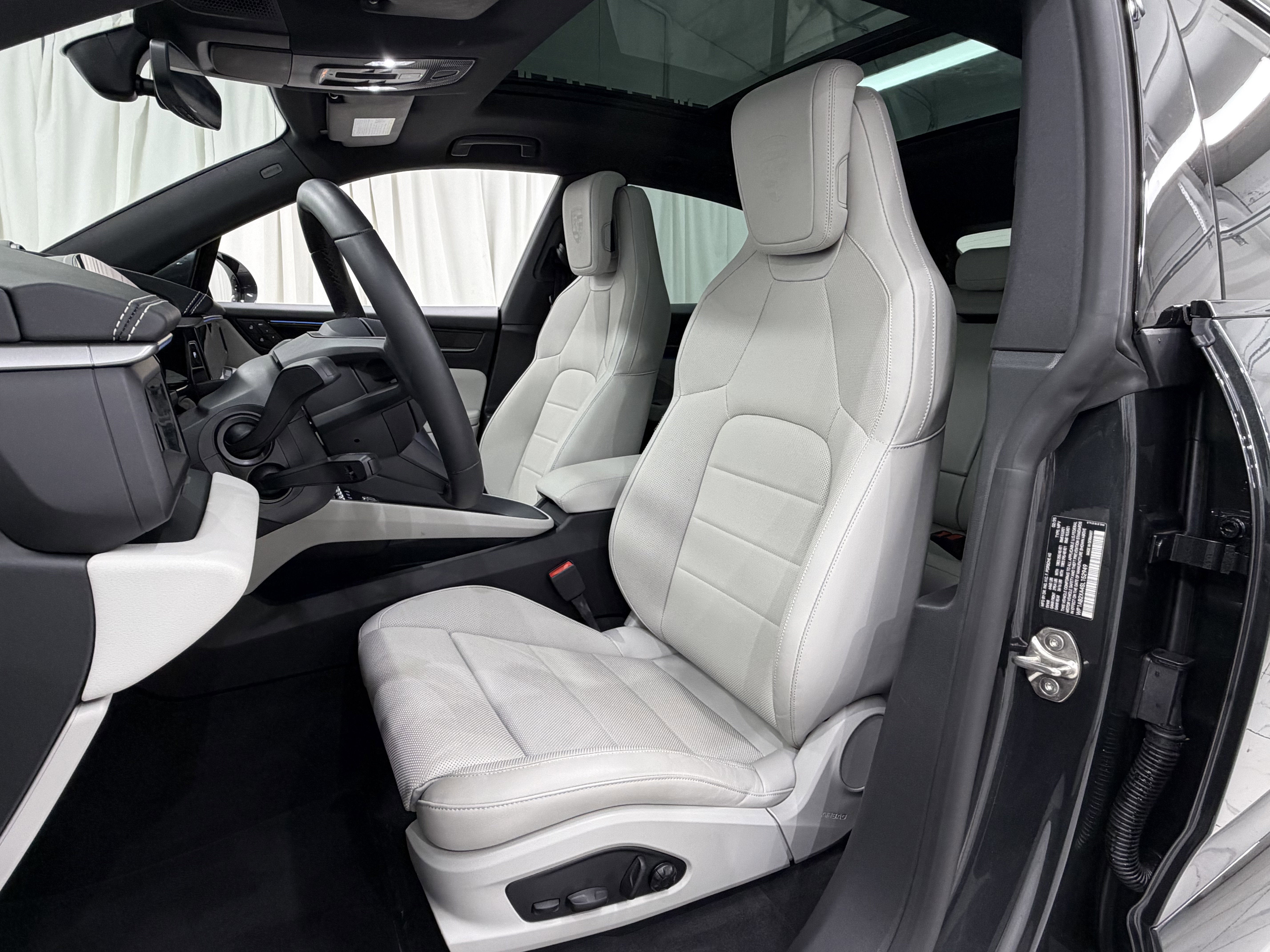 2025 Porsche Macan Electric 4S