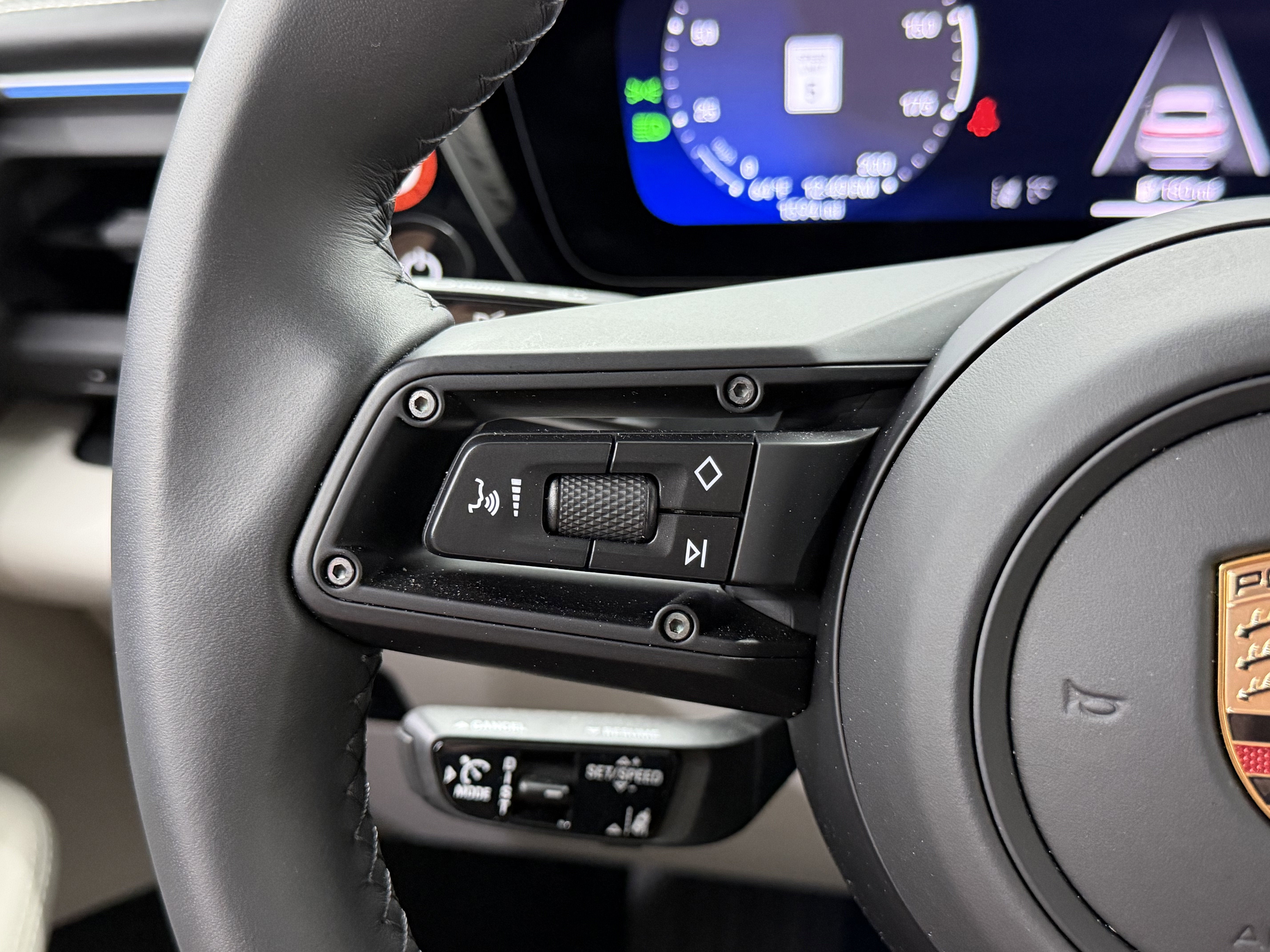 2025 Porsche Macan Electric 4S