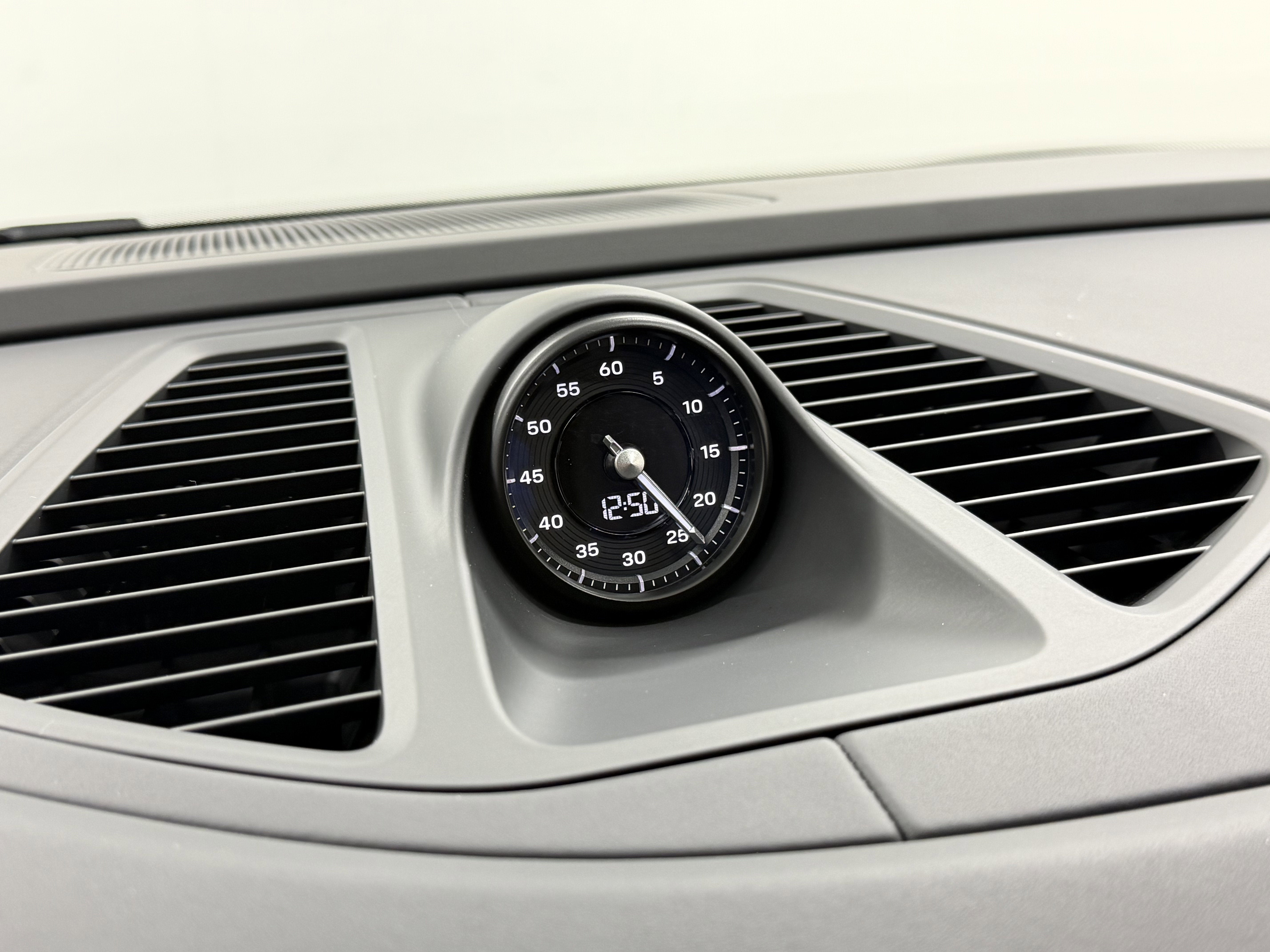 2025 Porsche Macan Electric 4S